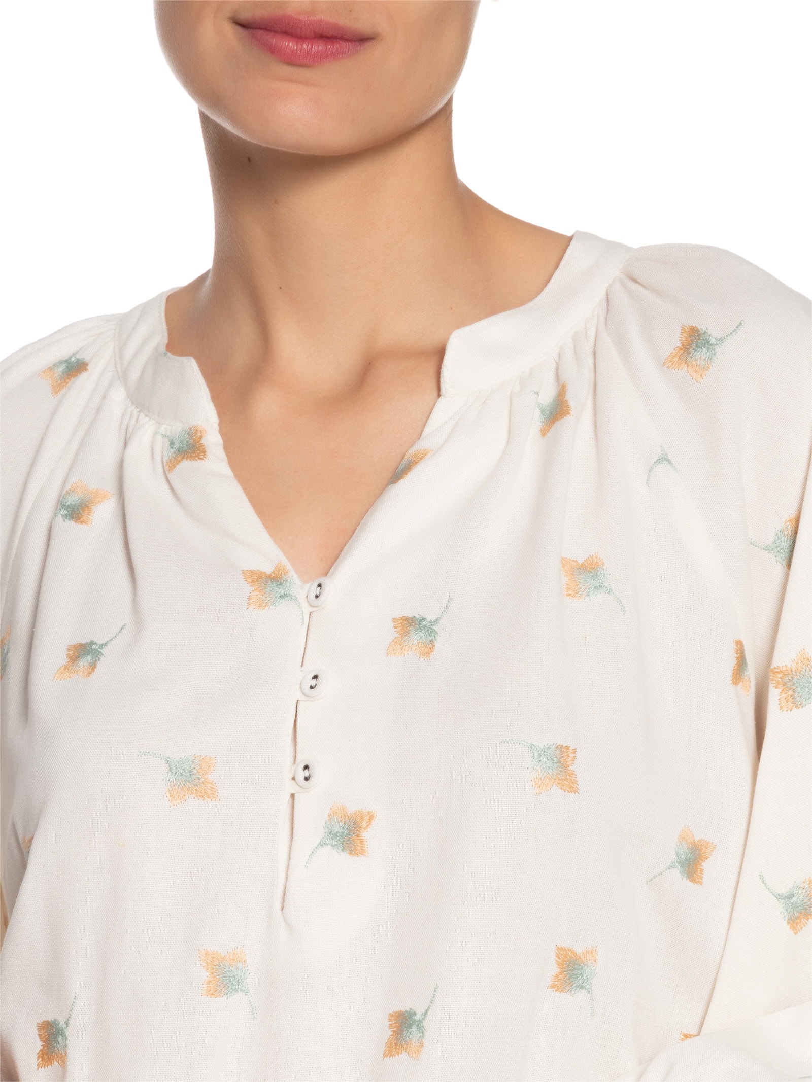 Bata Feminina Bordado Floral Branco Maria Filó