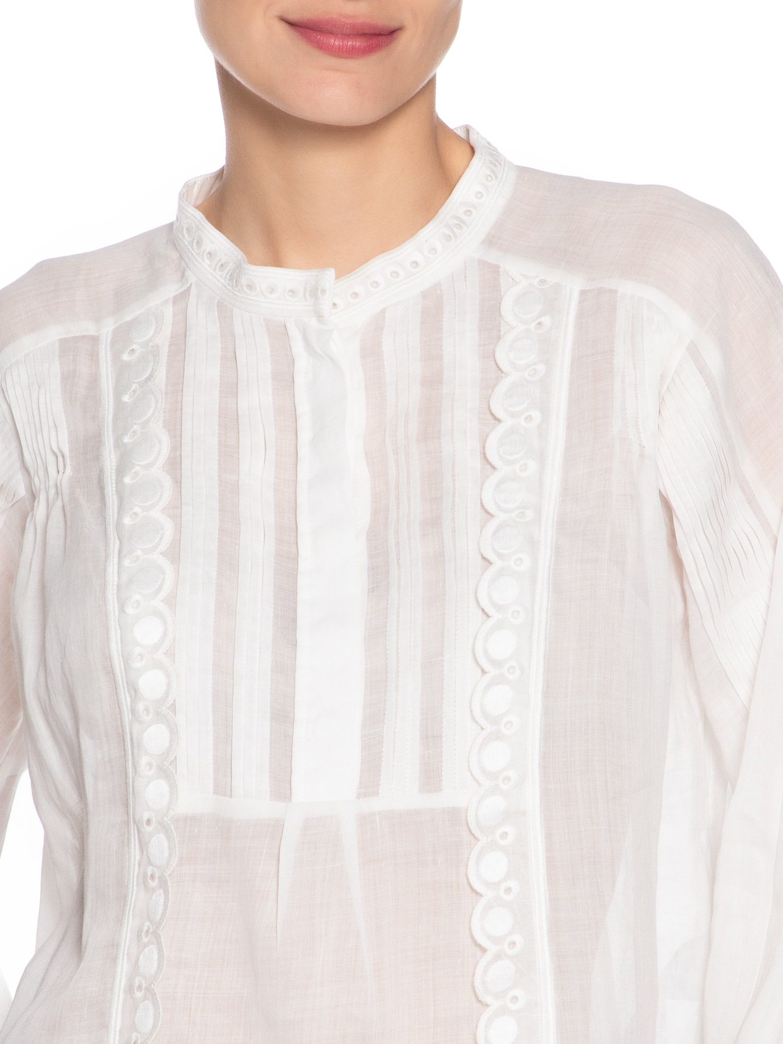 Bata Feminina Pregas e Bordados Branco Maria Filó