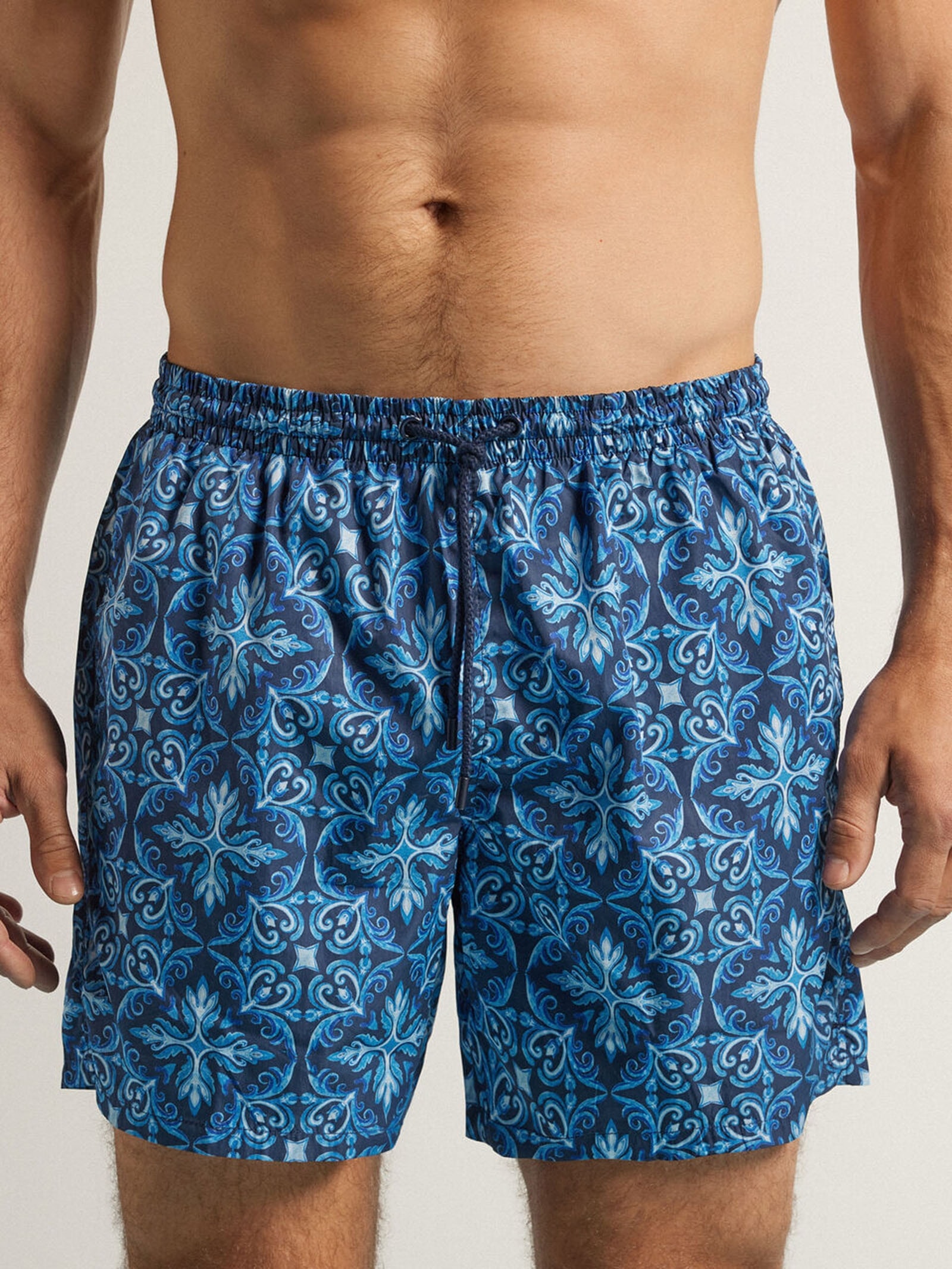 Bermuda De Banho Com Estampa De Azulejos Azul Intimissimi