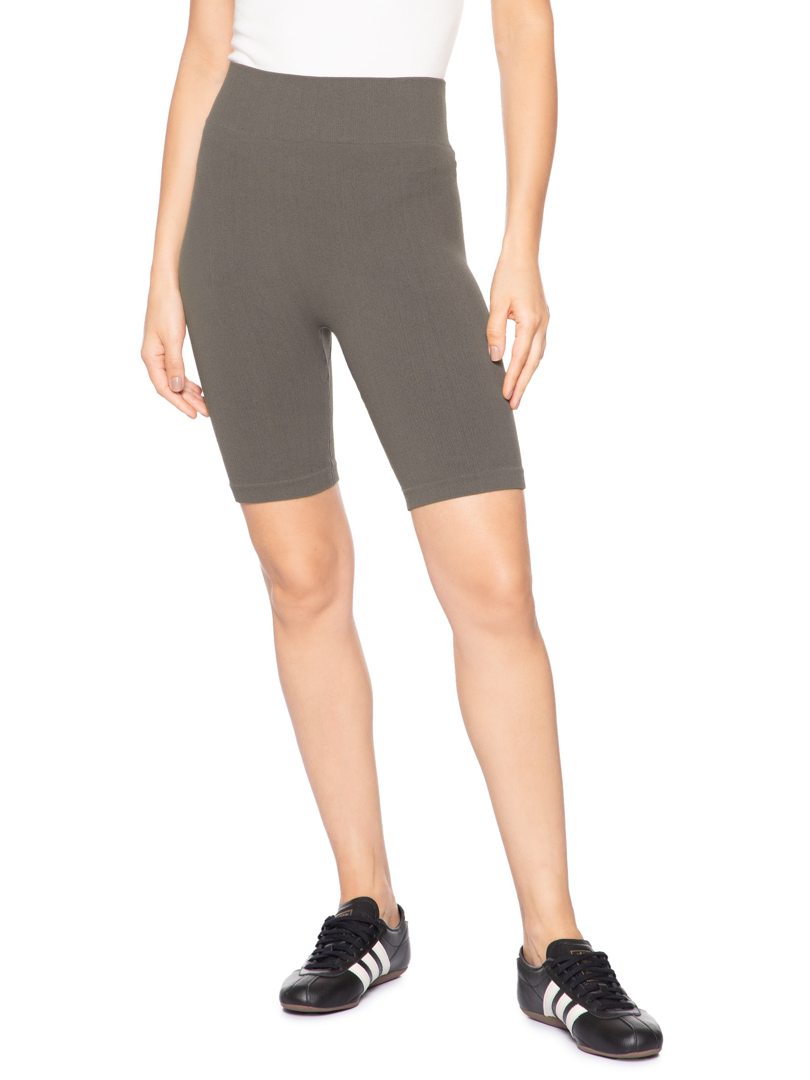 Bermuda Feminina Biker Canelada Cinza Basiq