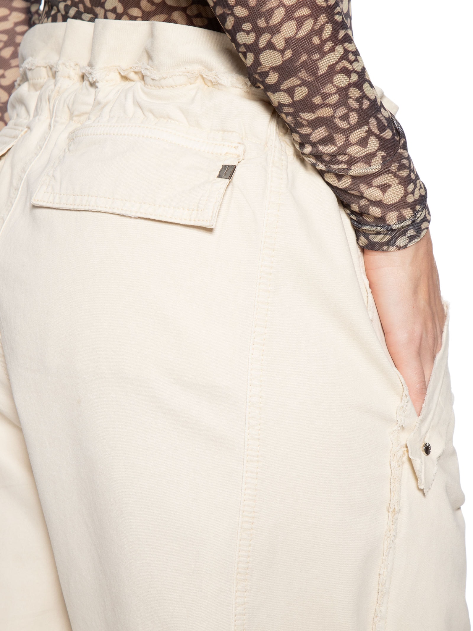 Bermuda Feminina De Sarja Bege Animale