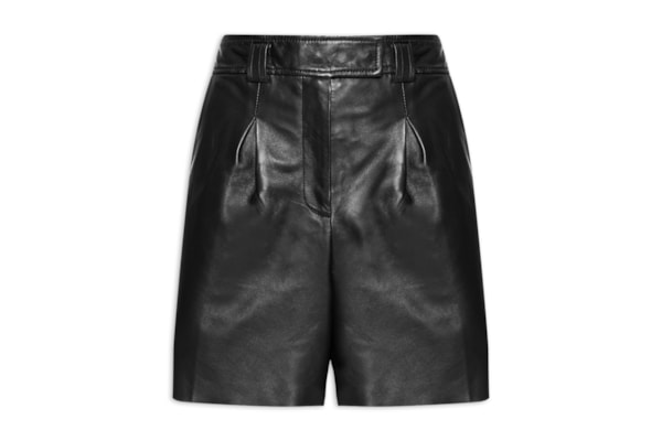 Bermuda Feminina em Couro Pregas Frontais – Preto