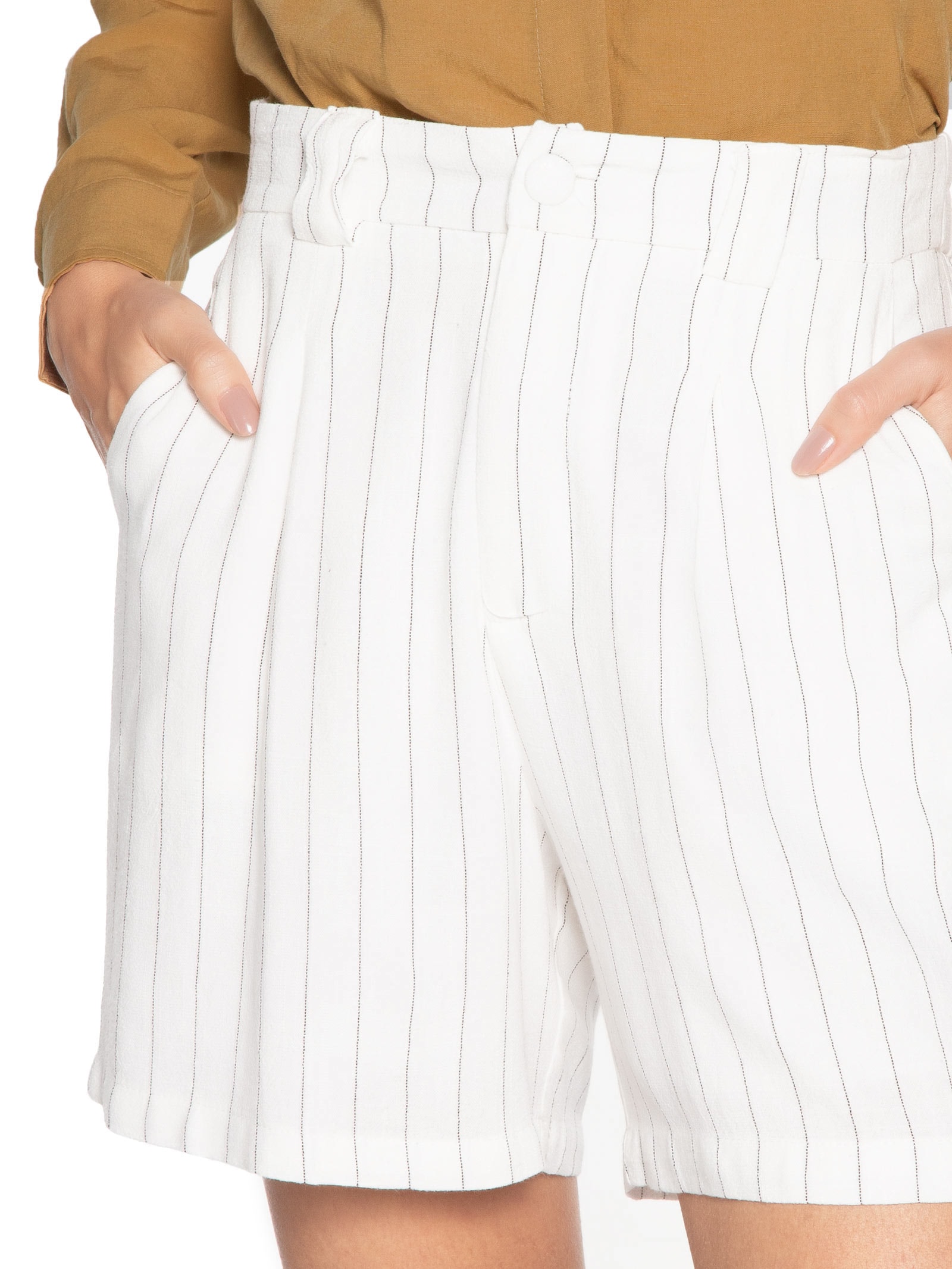 Bermuda Feminina Risca De Giz Com Linho Branco Basiq