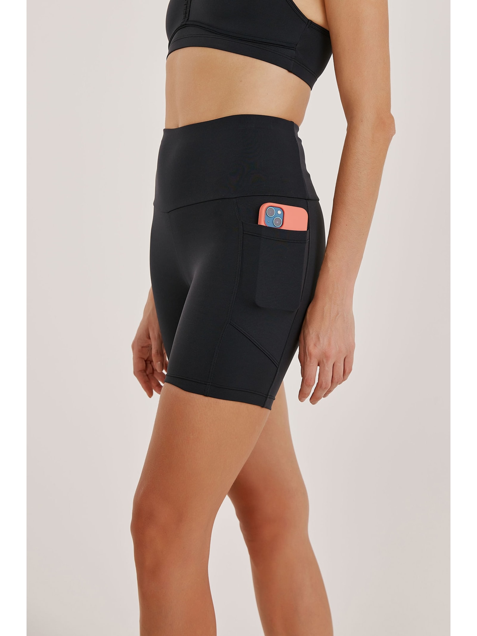 Bermuda Fitness Preta Bolso Soft Skin Bali Yogini