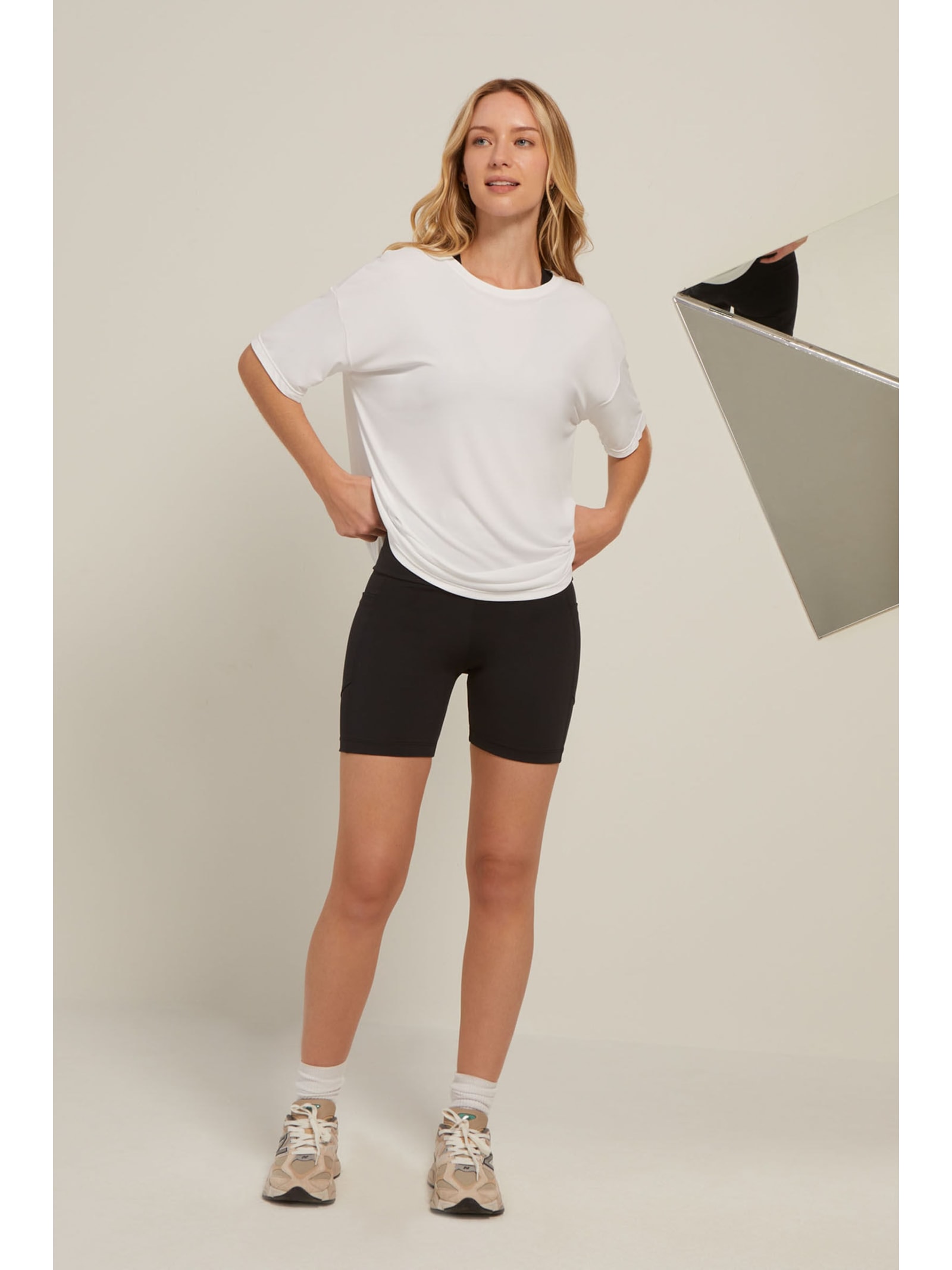 Bermuda Fitness Preta Bolso Soft Skin Bali Yogini