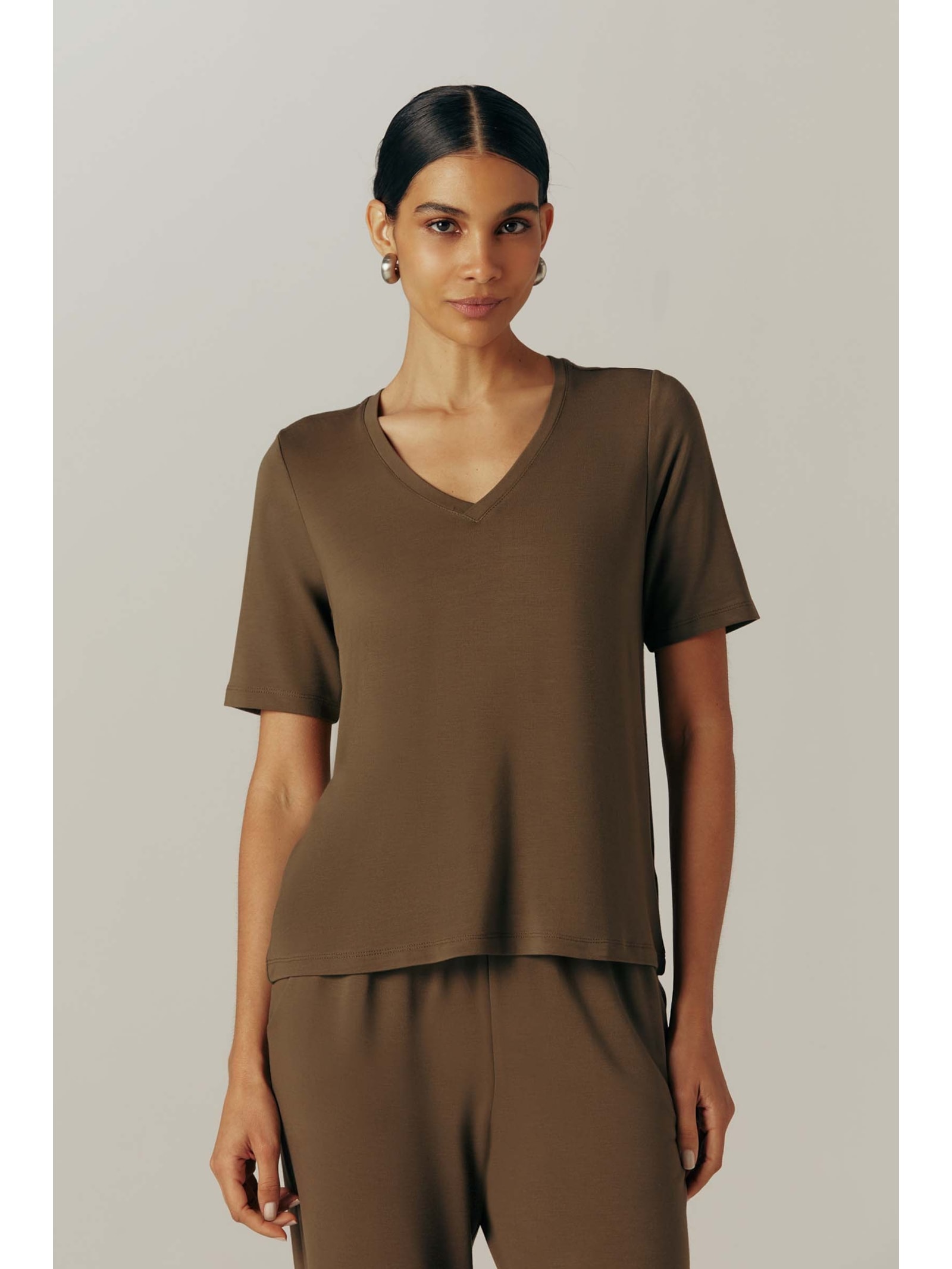 Blusa Decote V Verde Oliva Bambu Yogini