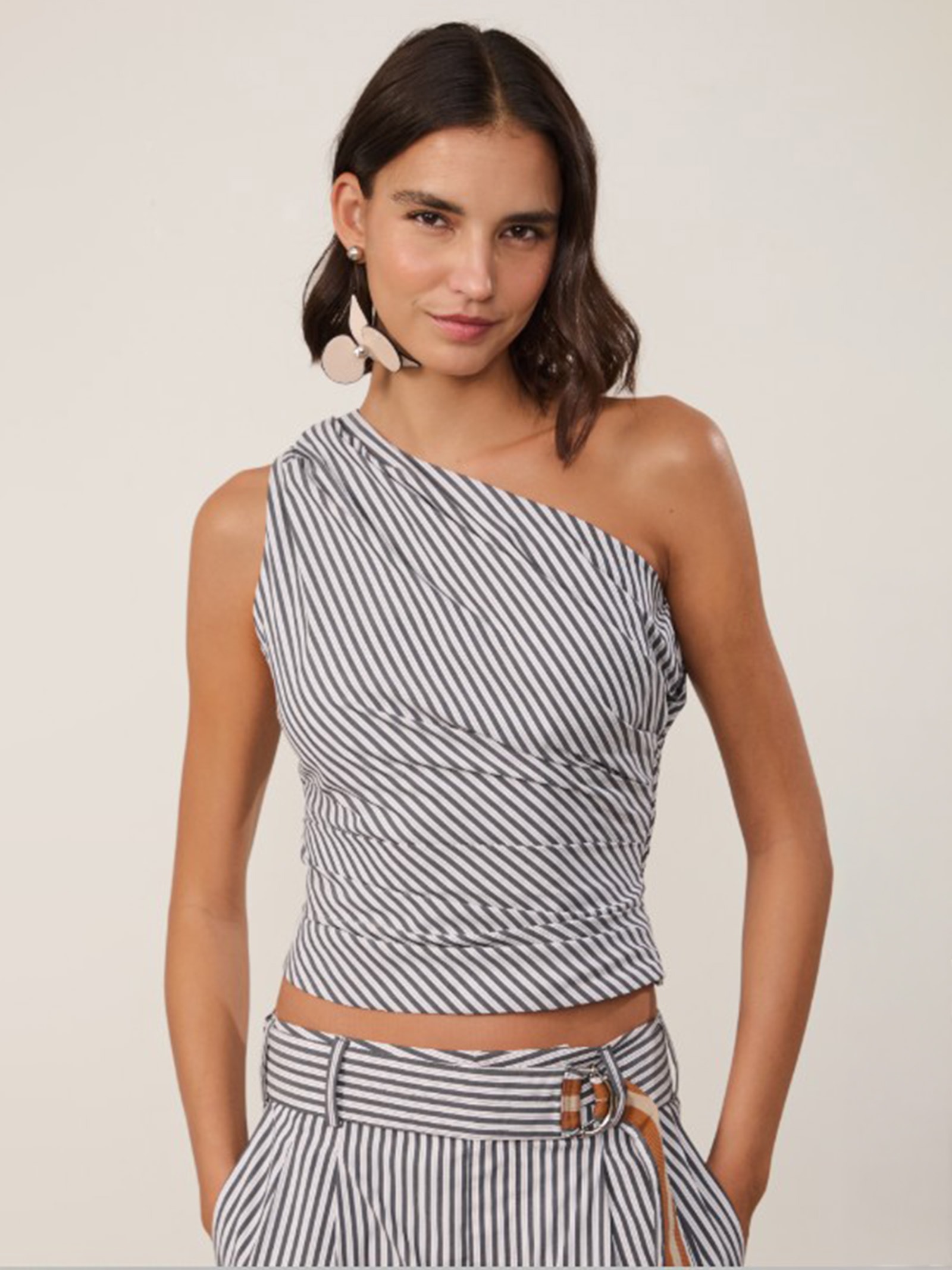 Blusa Feminina Assimétrica Preto Animale