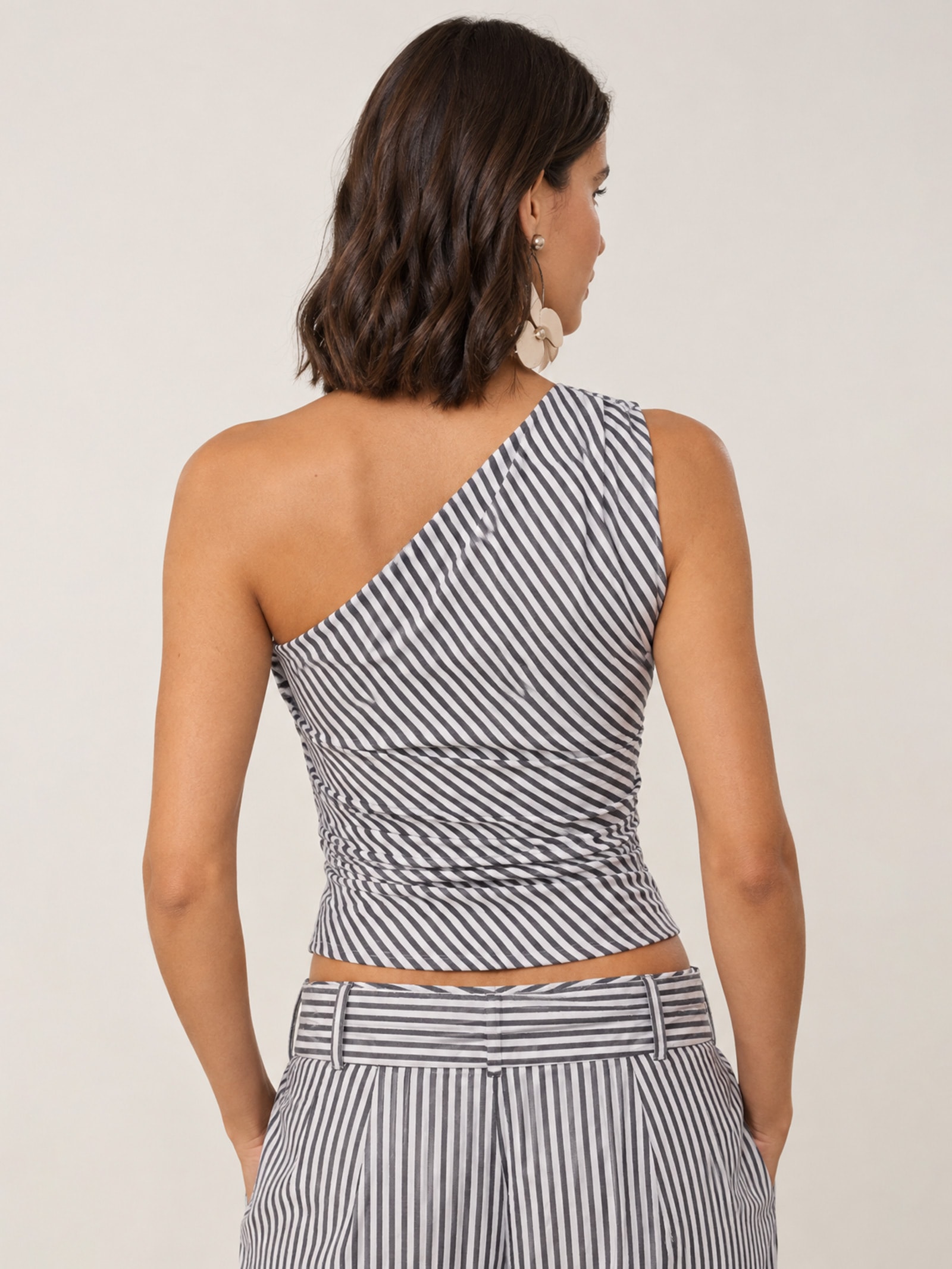 Blusa Feminina Assimétrica Preto Animale