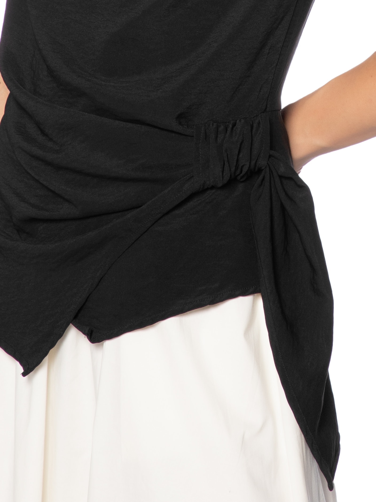 Blusa Feminina Com Detalhe Frontal Preto '2Essential