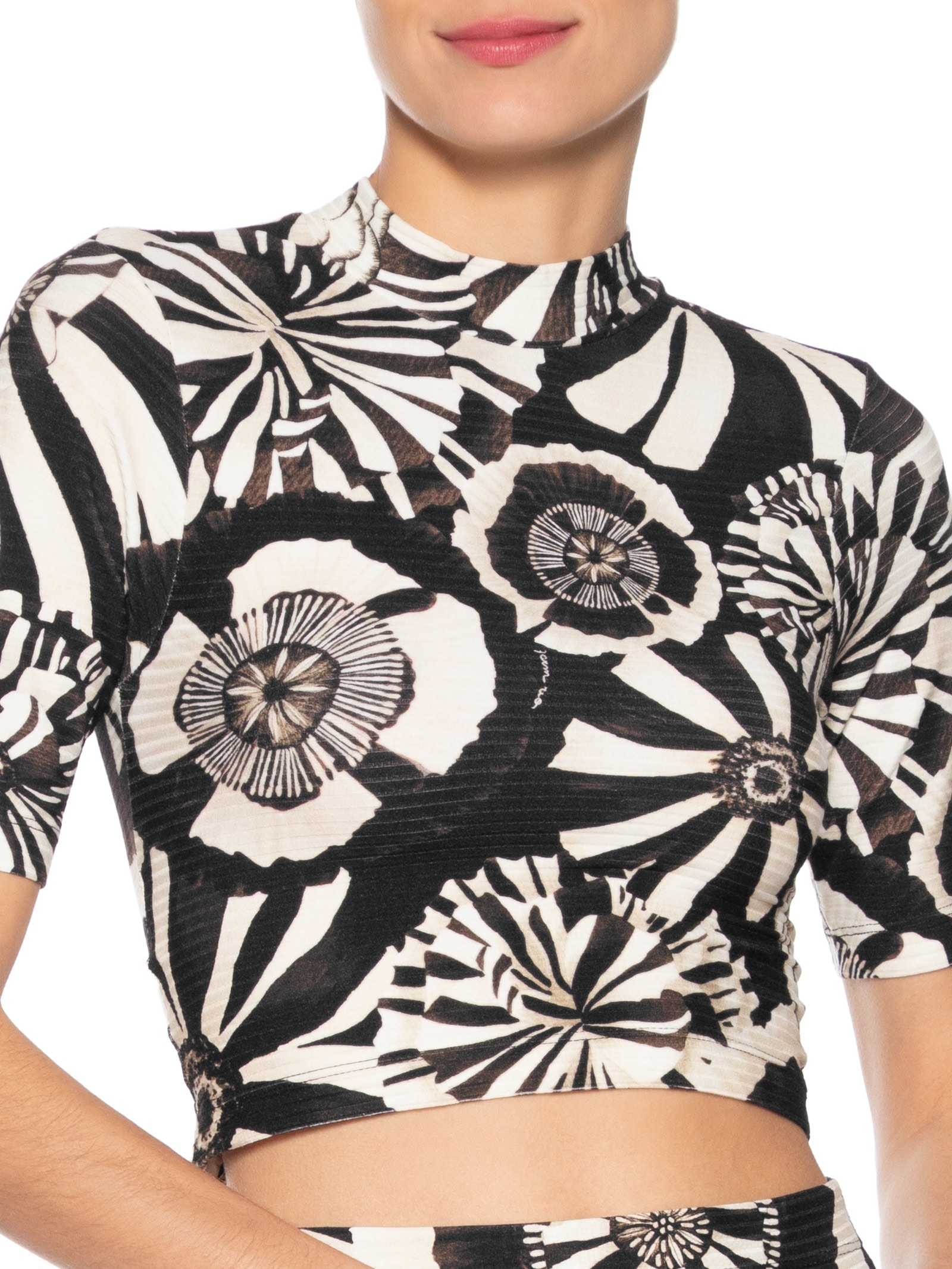  Blusa Feminina Cropped Flora Preto Farm