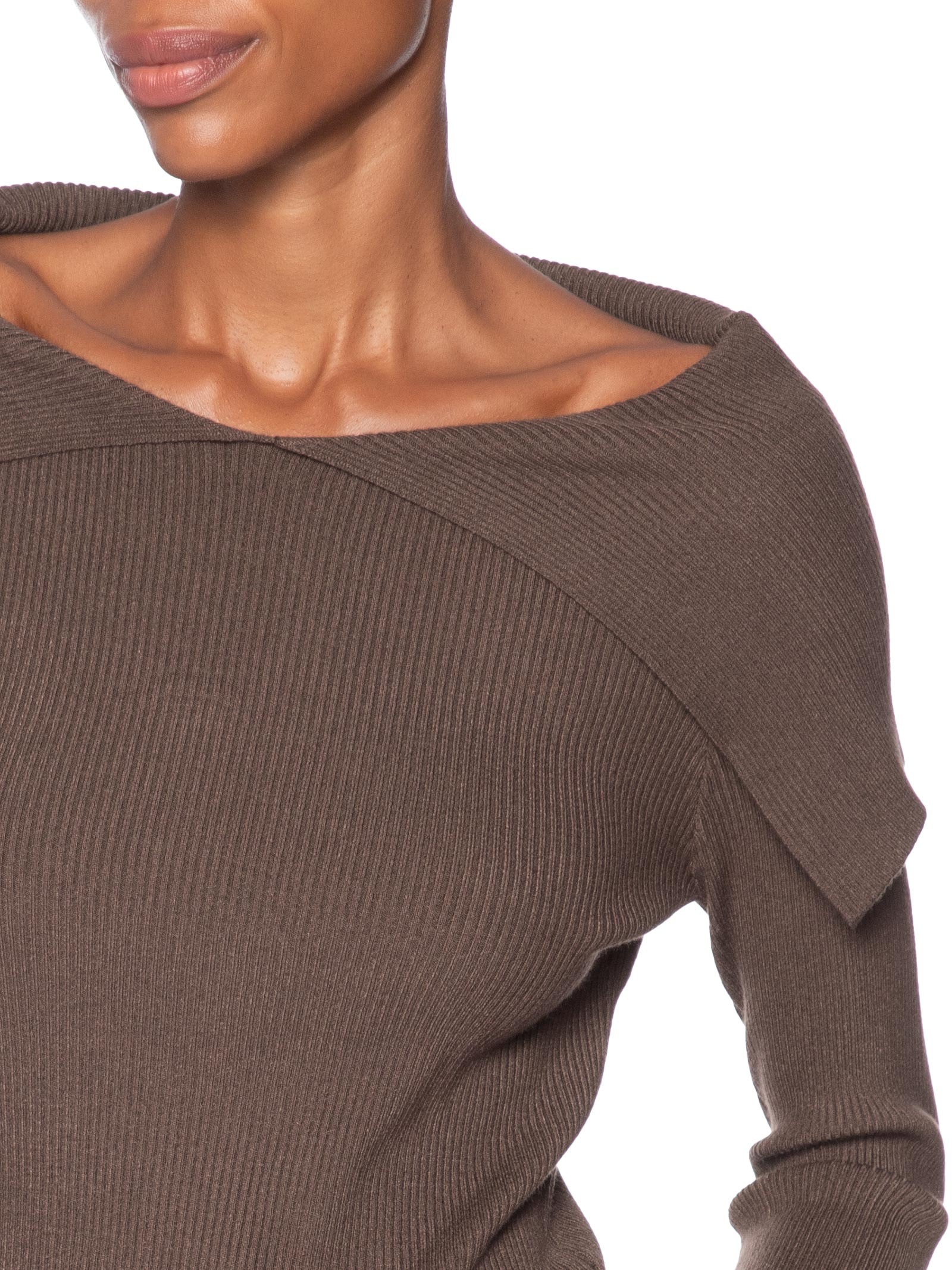 Blusa Feminina  em Tricot Ombro a Ombro – Marrom Basiq