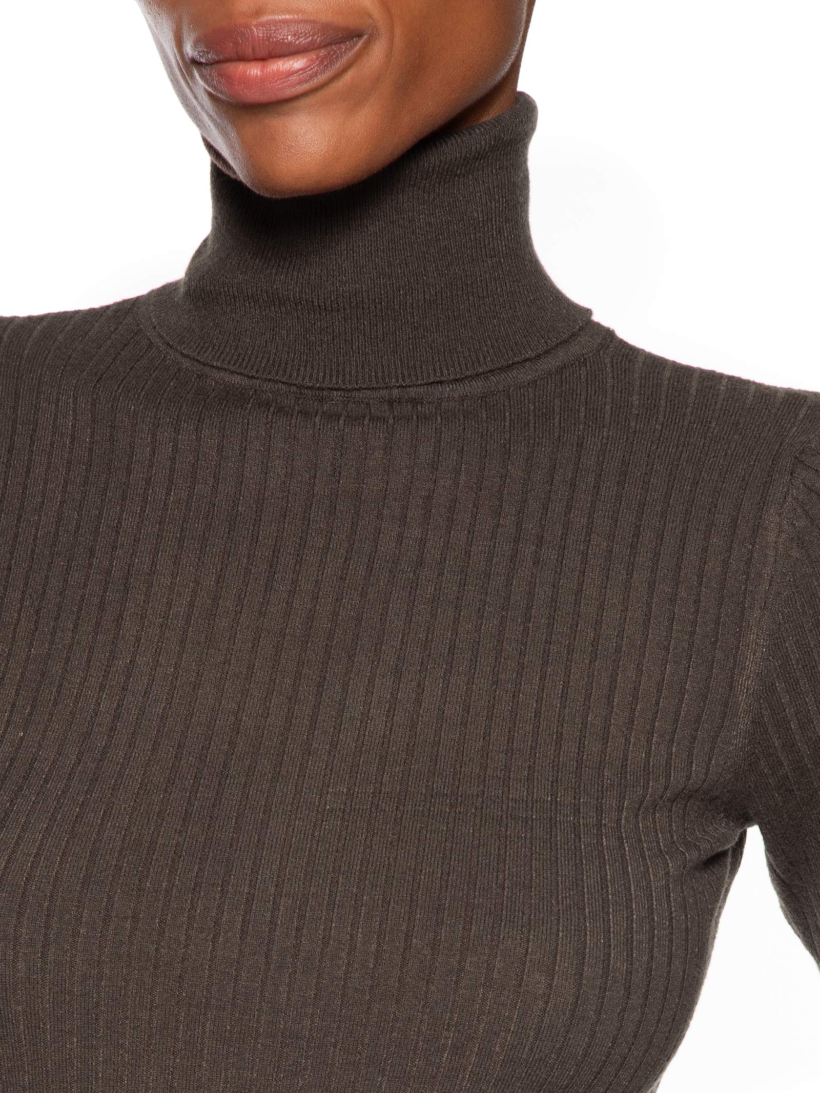 Blusa Feminina Gola Alta Em Tricot Marrom '2Essential