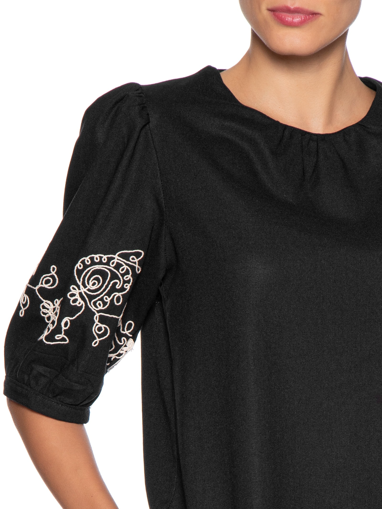 Blusa Feminina Manga Bufante com Bordado Preto '2Essential