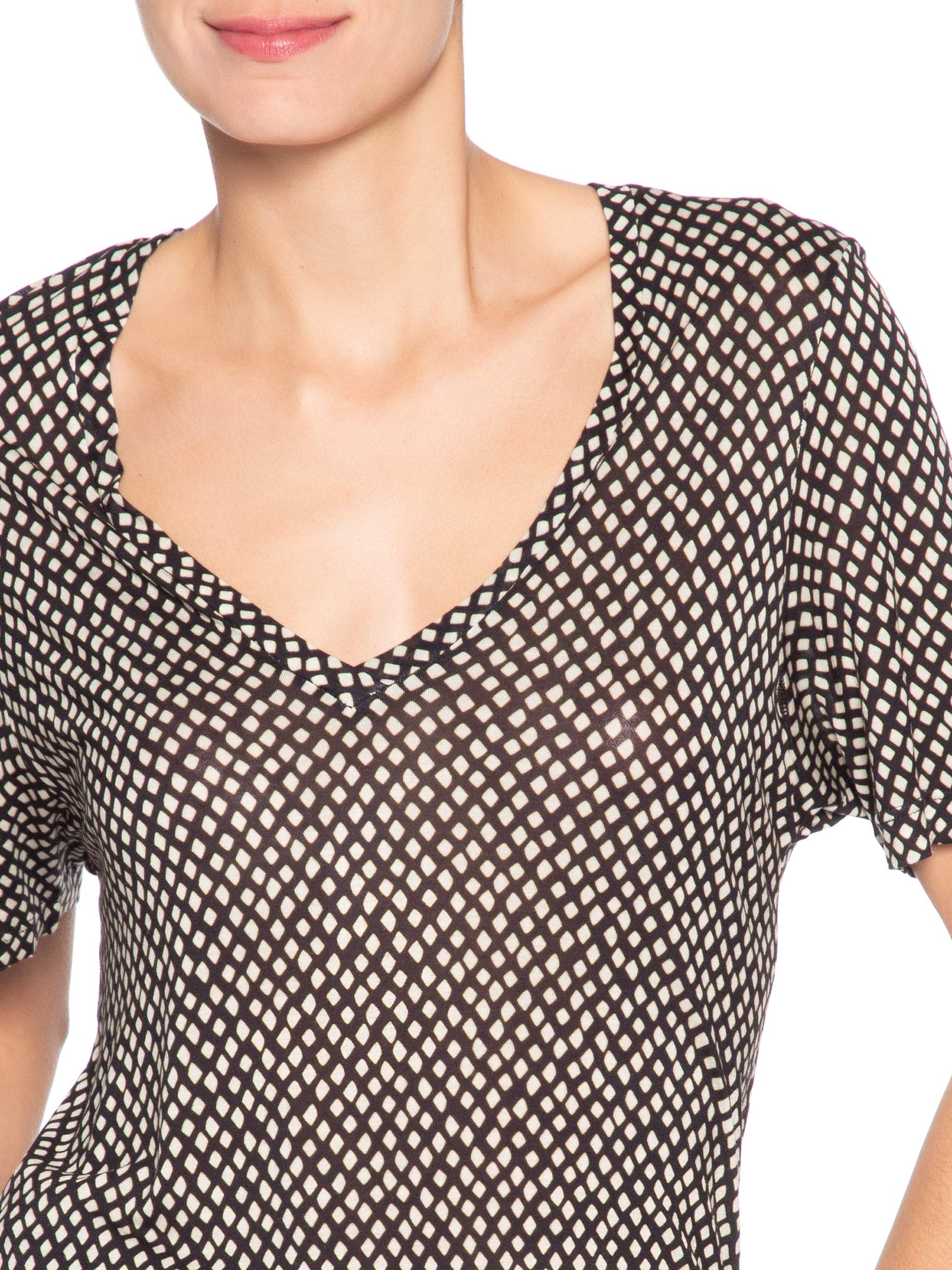 Blusa Feminina Tee Decote V Manga Curta Preto Animale