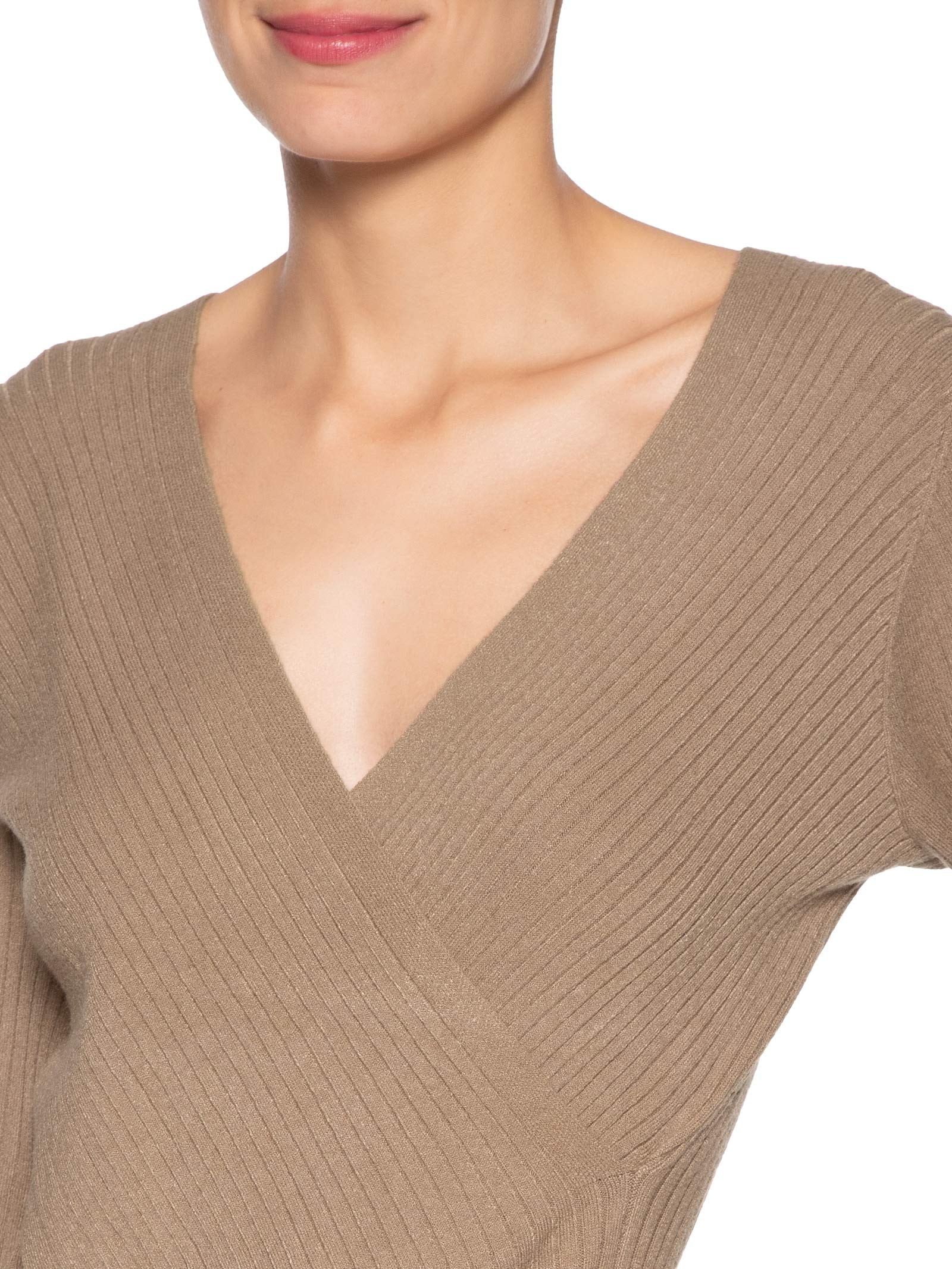 Blusa Feminina Tricot Manga Longa Decote Transpassado Bege Basiq