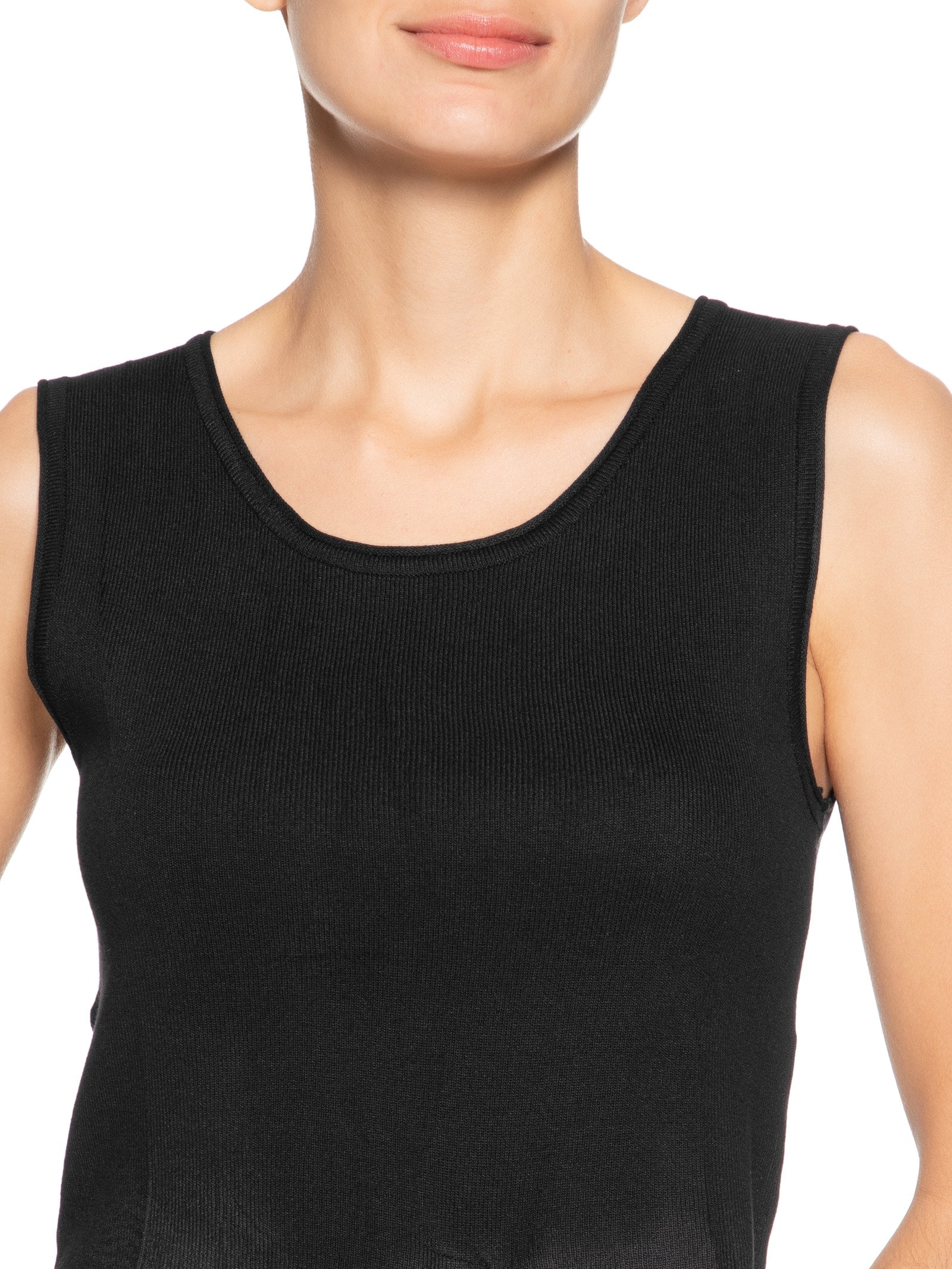 Blusa Feminina Tricot Sem Manga Decote Em U Preto Basiq