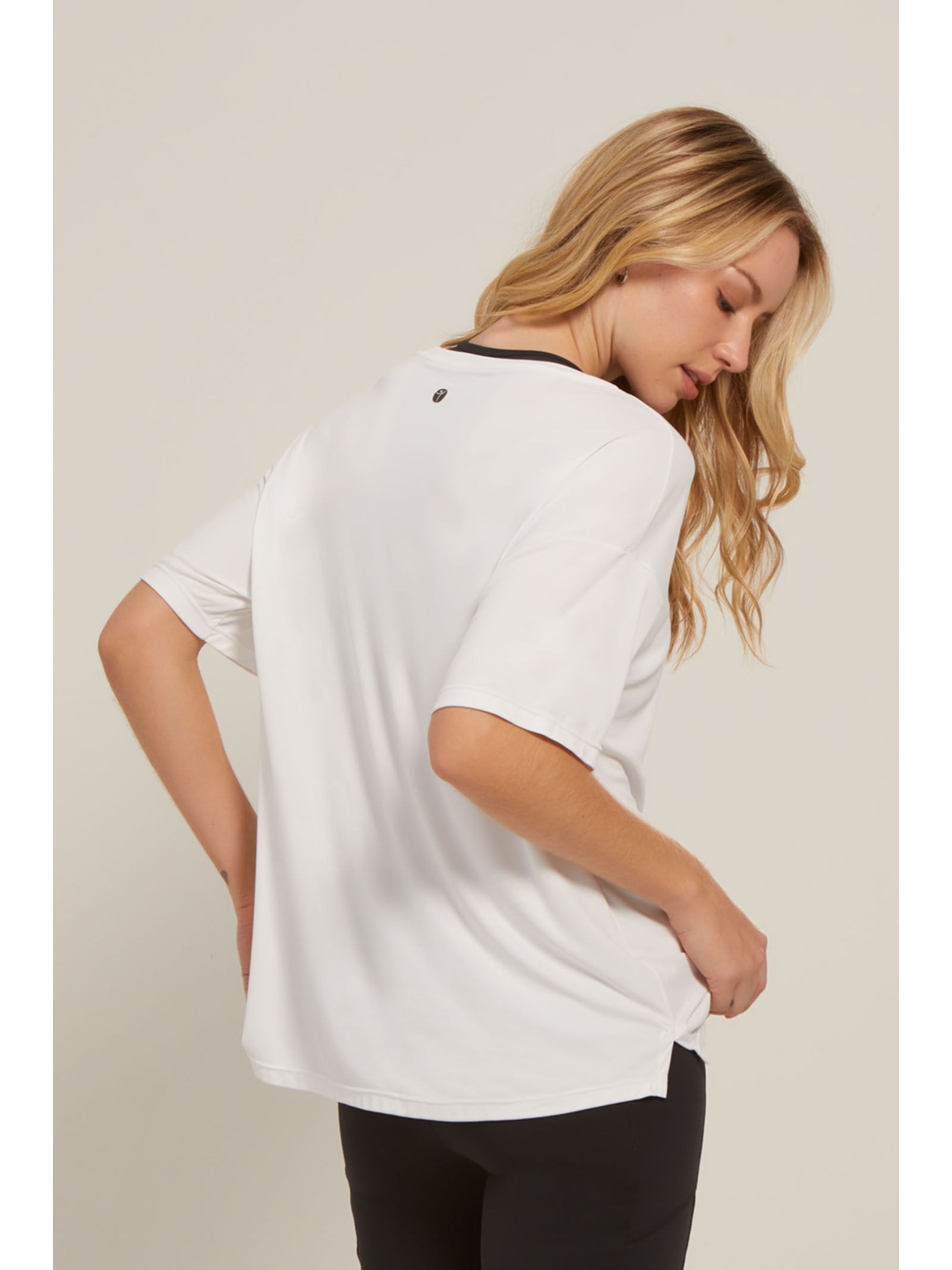 Blusa Fitness Longa Branca Uv Dry Palma Yogini