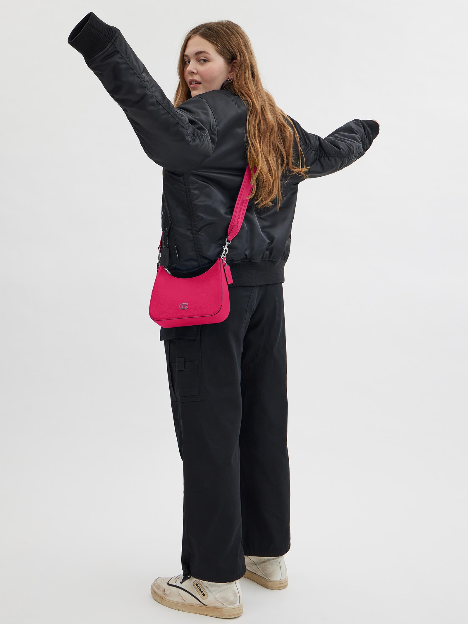 バッグ Coach Signature Soft Clip Hobo Bag Pink Coach - Bolsa Feminina Hobo Crossbody - Rosa