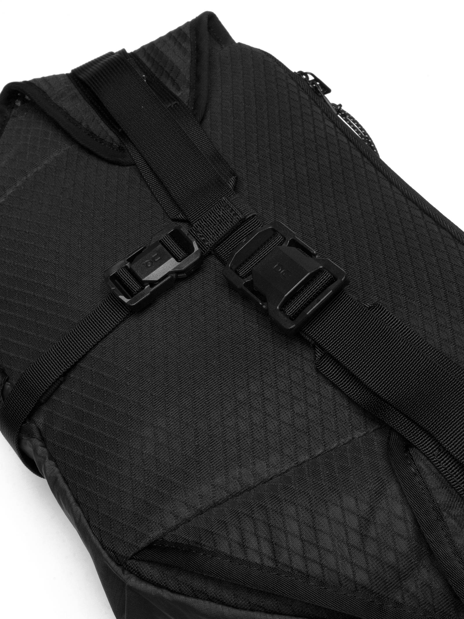 Bolsa Unissex Sling Pack 9L Preto On Running