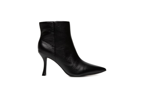 Bota Feminina Cano Baixo Em Couro - Preto