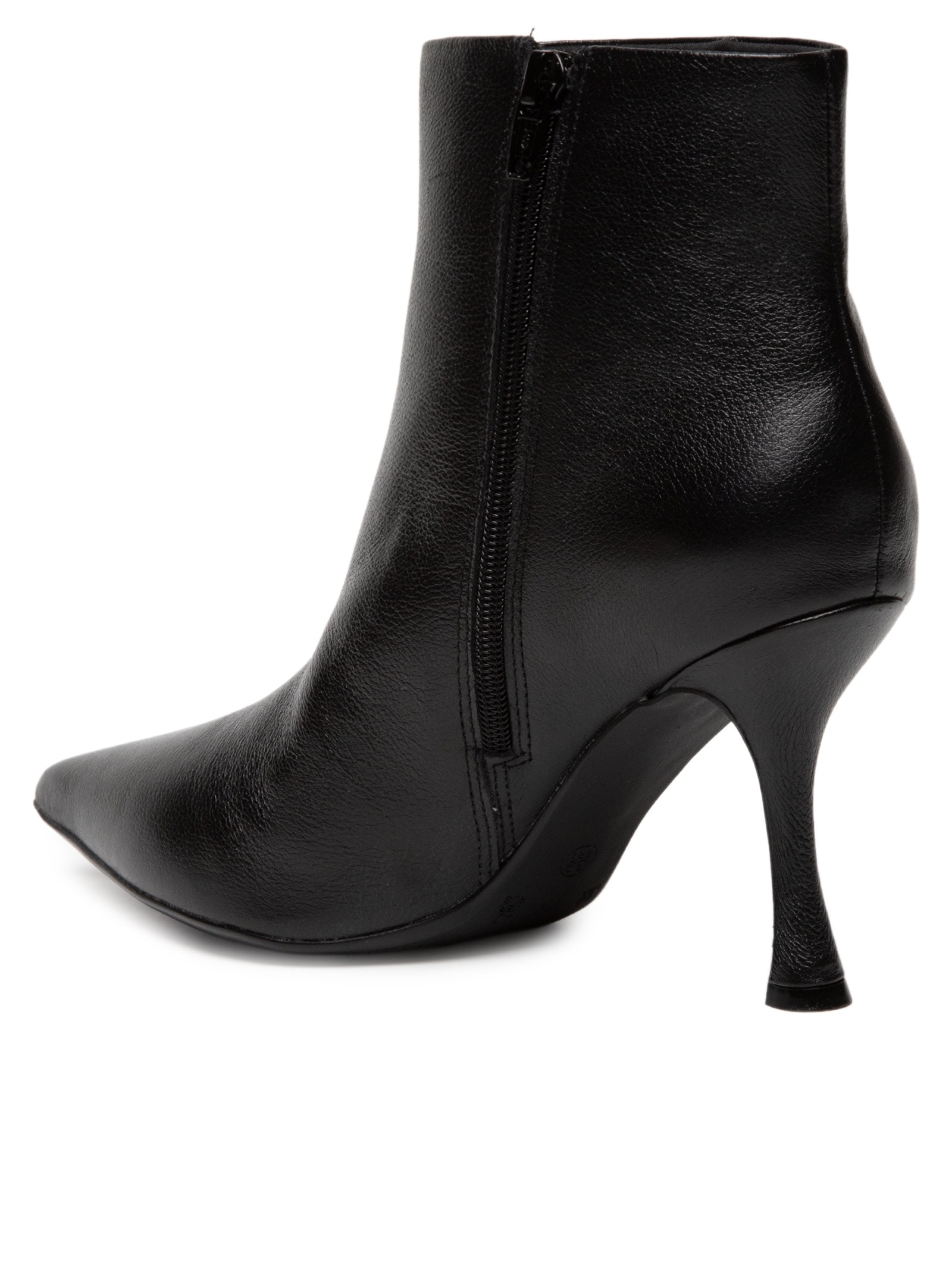 Bota Feminina Cano Baixo Em Couro Preto Market 33