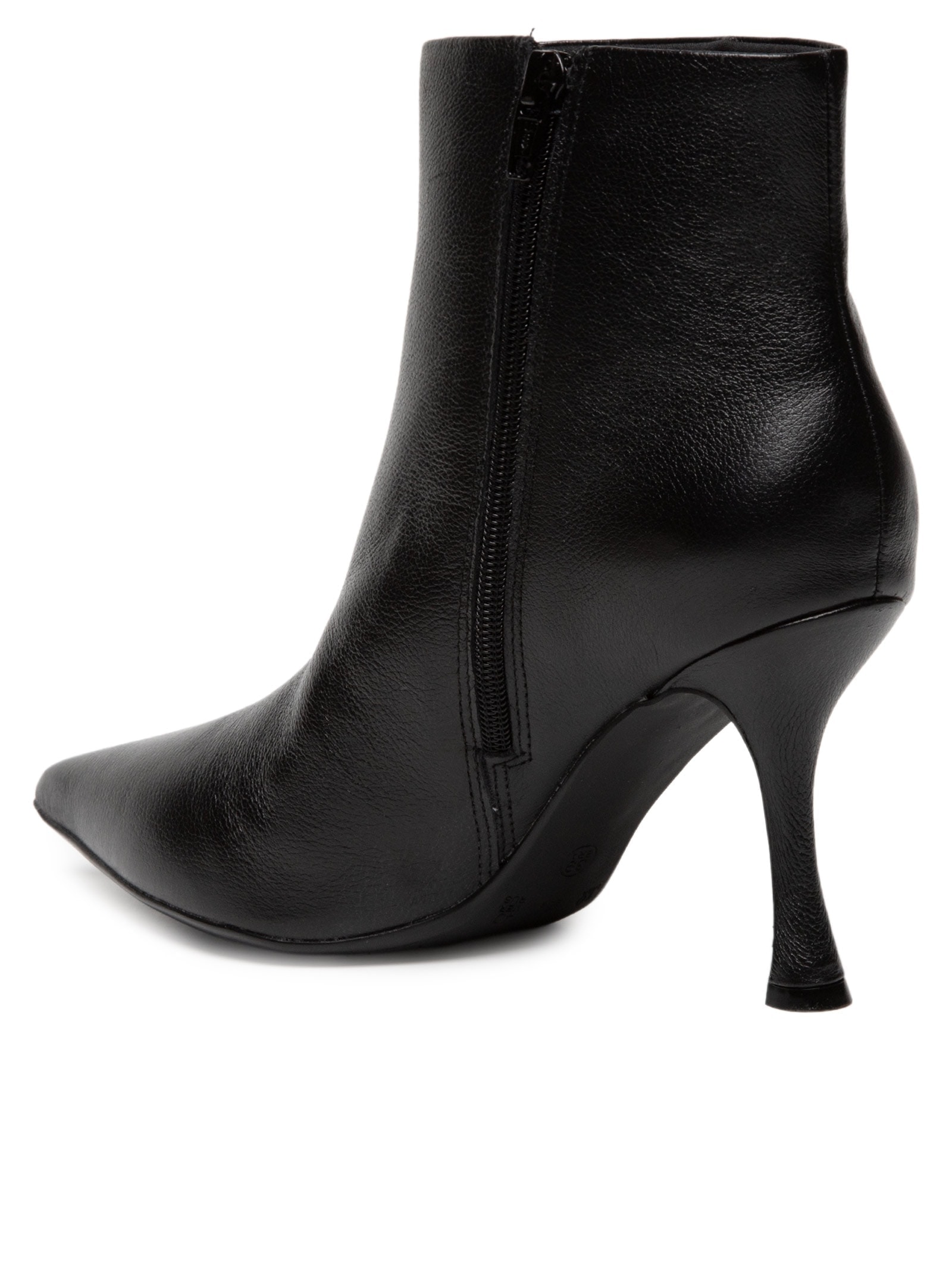 Bota Feminina Cano Baixo Em Couro Preto Market 33