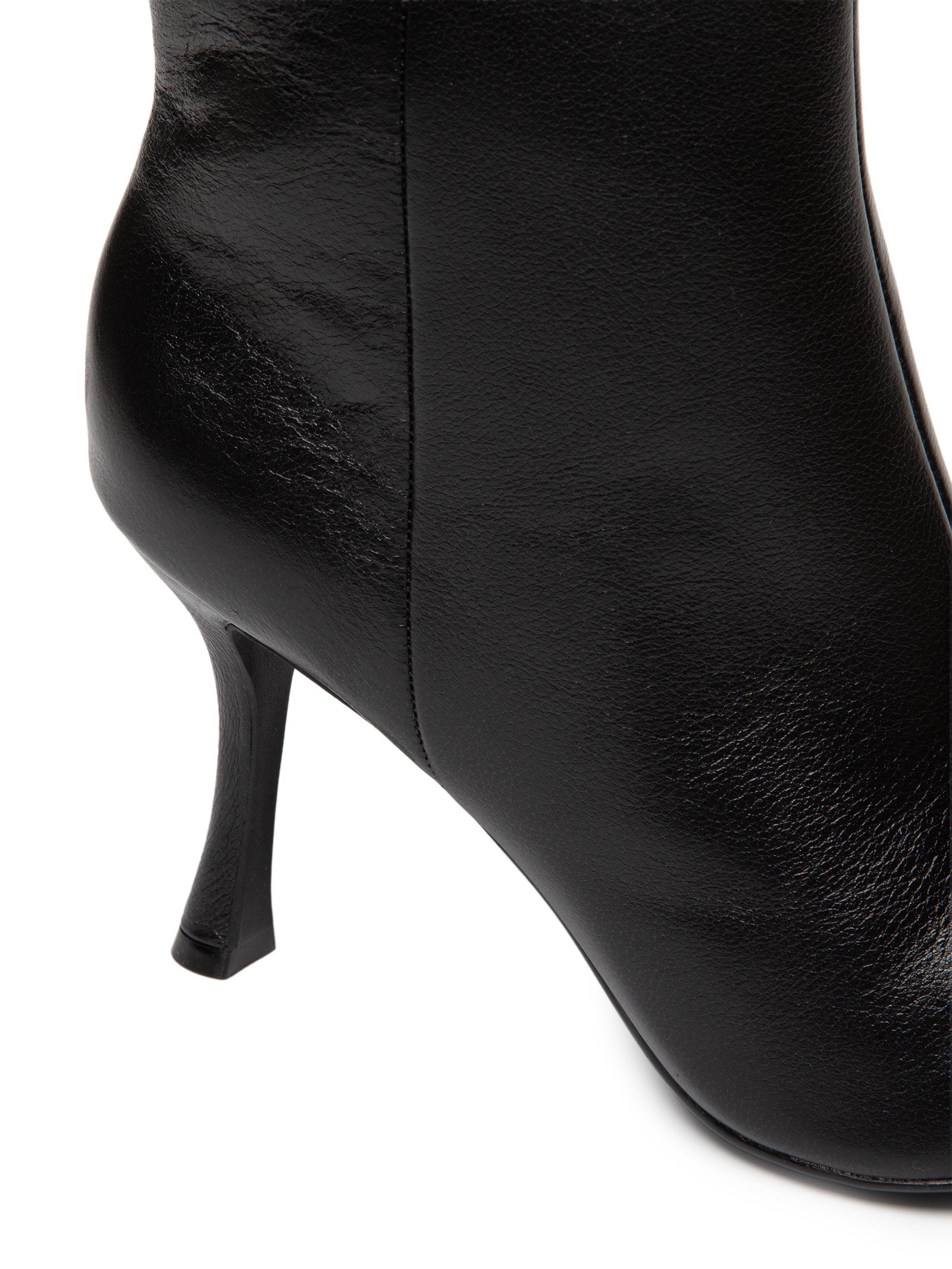 Bota Feminina Cano Baixo Em Couro Preto Market 33