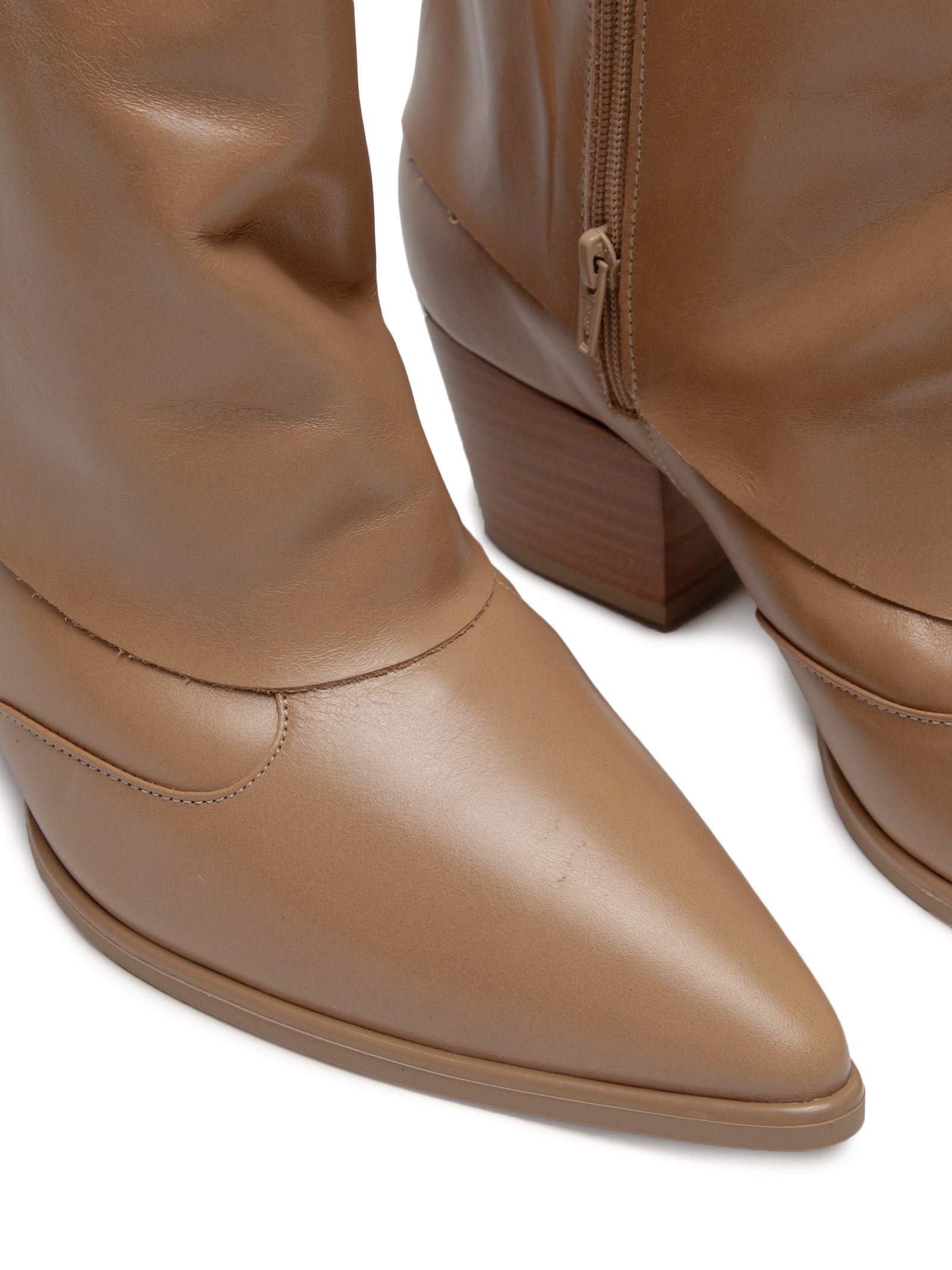 Bota Feminina Cano Médio em Couro Marrom Market 33