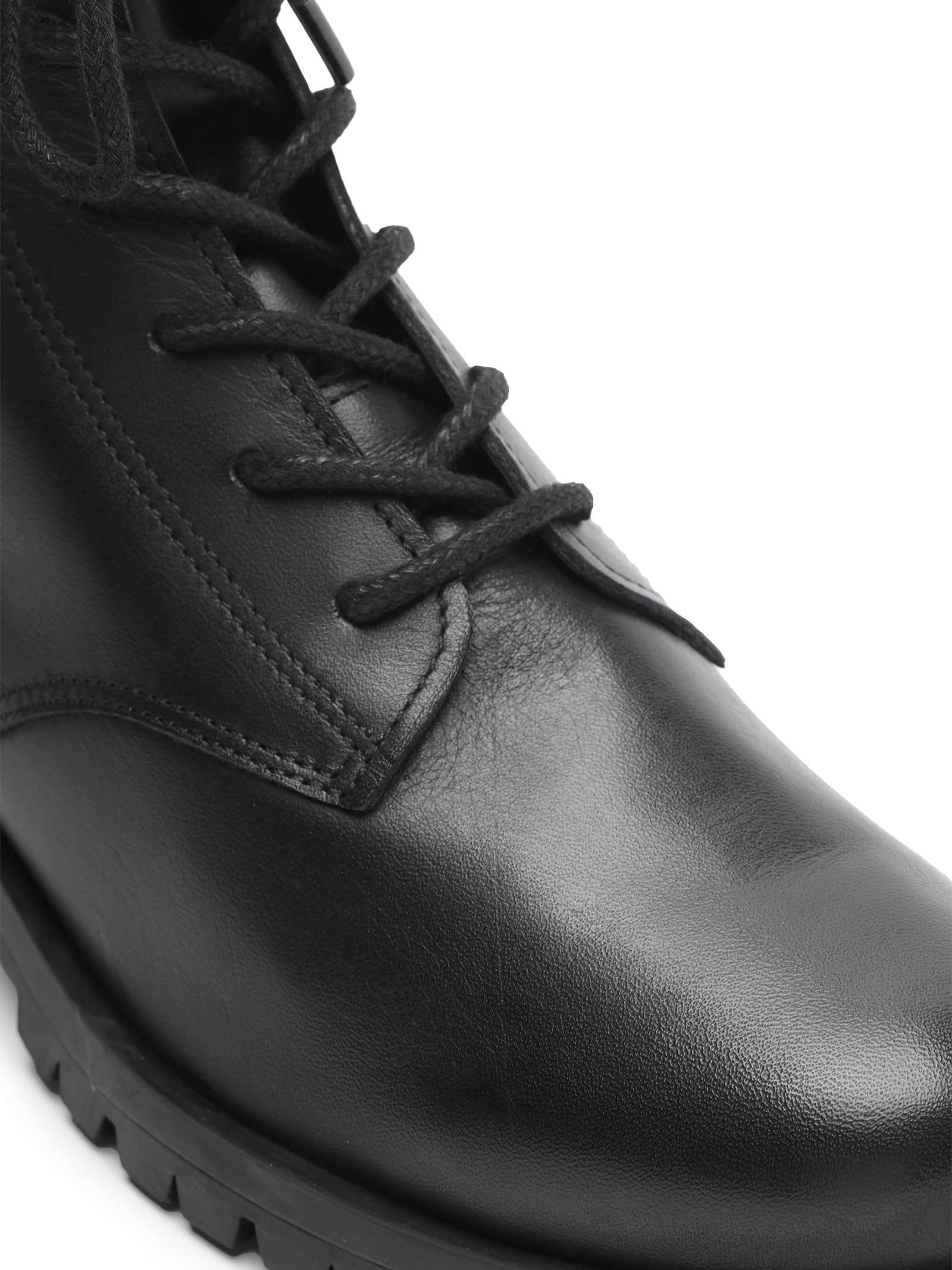 Bota Feminina Coturno Couro Tratorado Básico Preto Arezzo