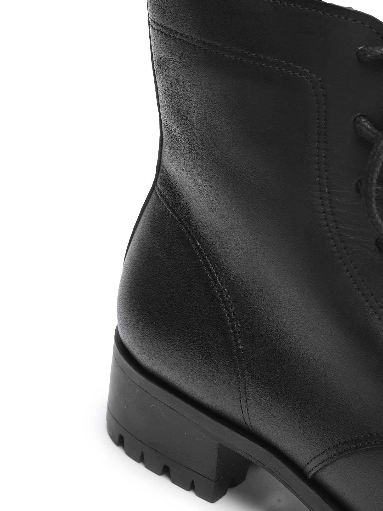 Bota Feminina Coturno Couro Tratorado Básico Preto Arezzo