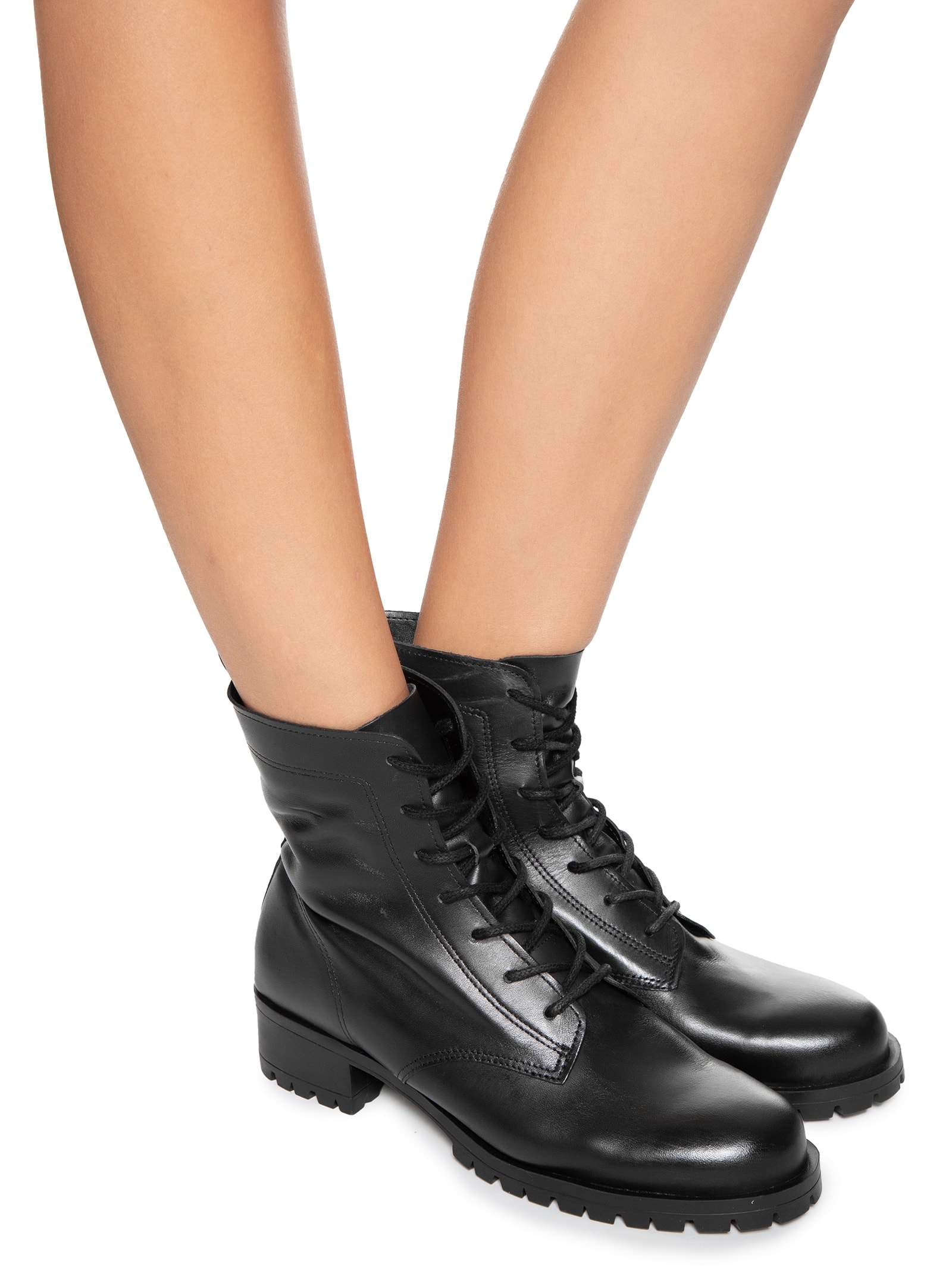 Bota Feminina Coturno Couro Tratorado Básico Preto Arezzo
