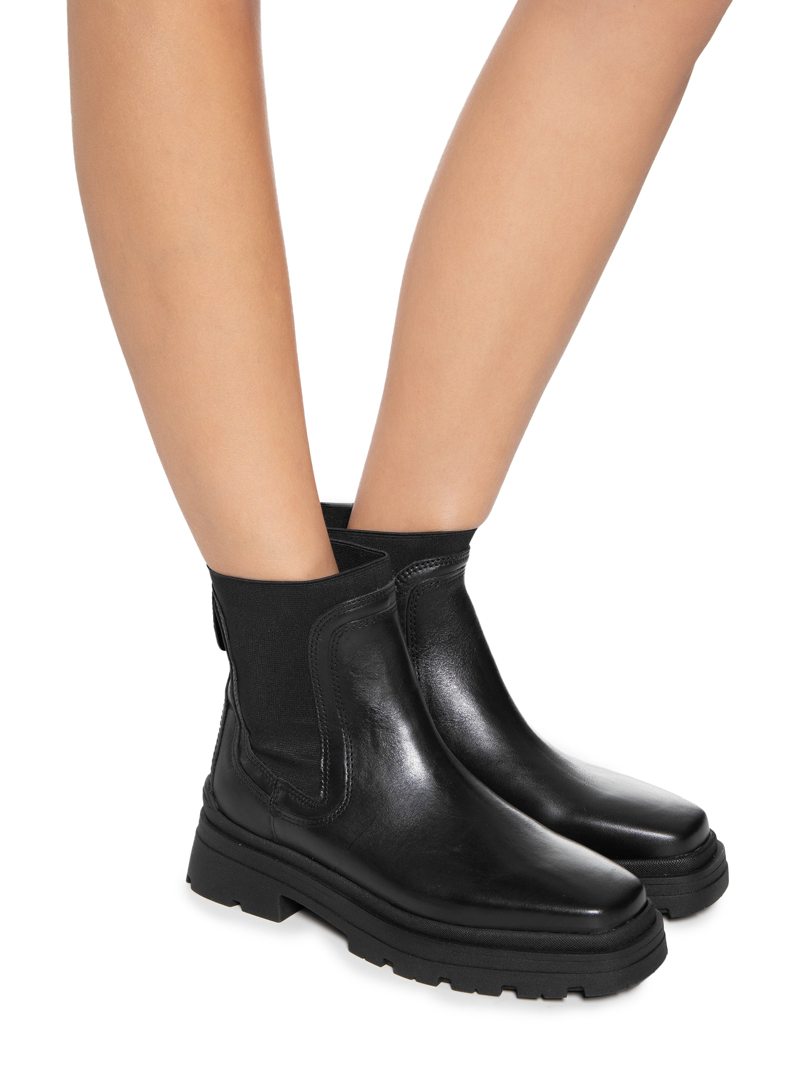 Bota Feminina Couro Cano Curto Tratorada Elástico Arezzo Preto