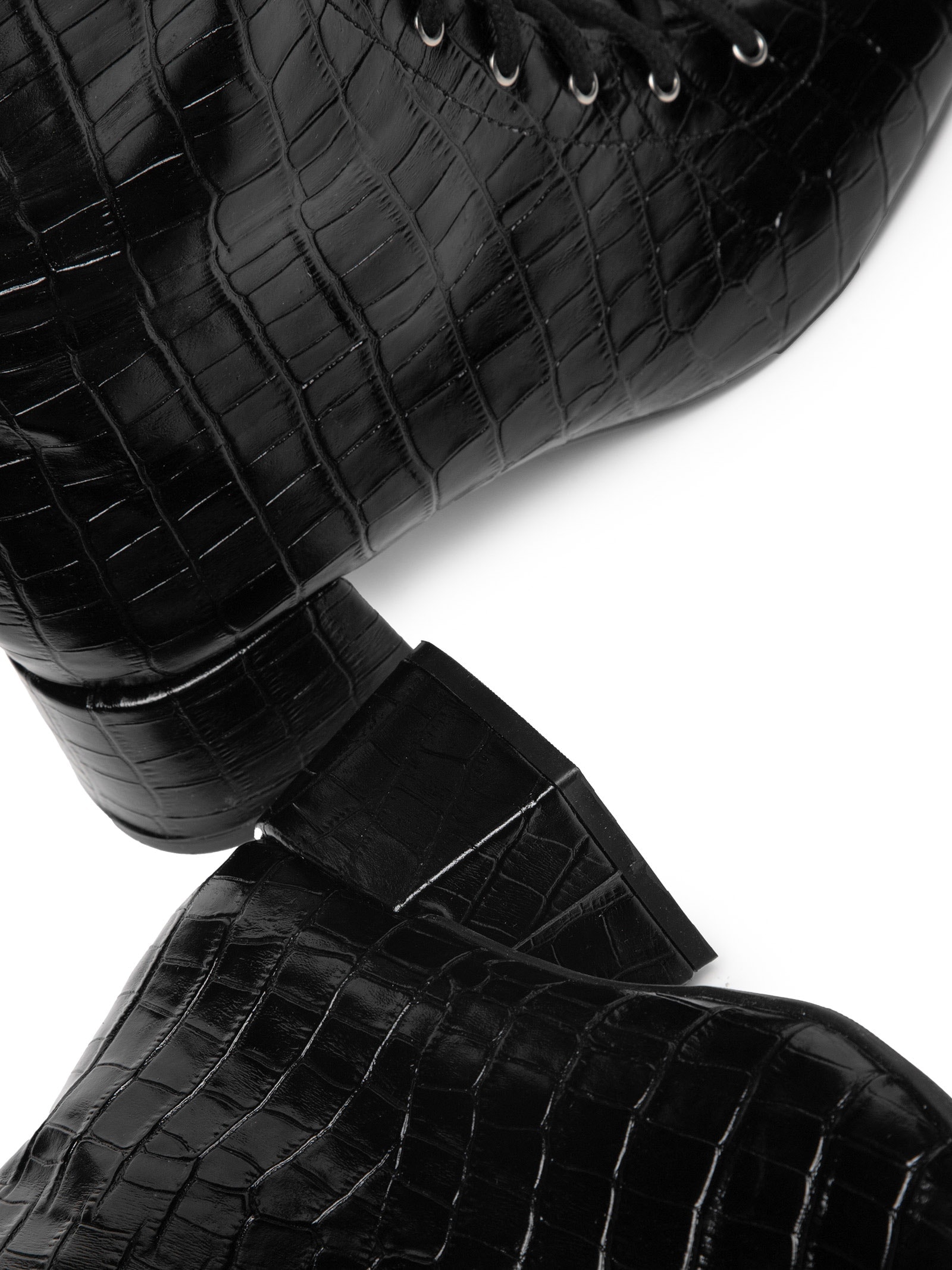 Bota Feminina Lace-up Em Couro Preto '2Essential