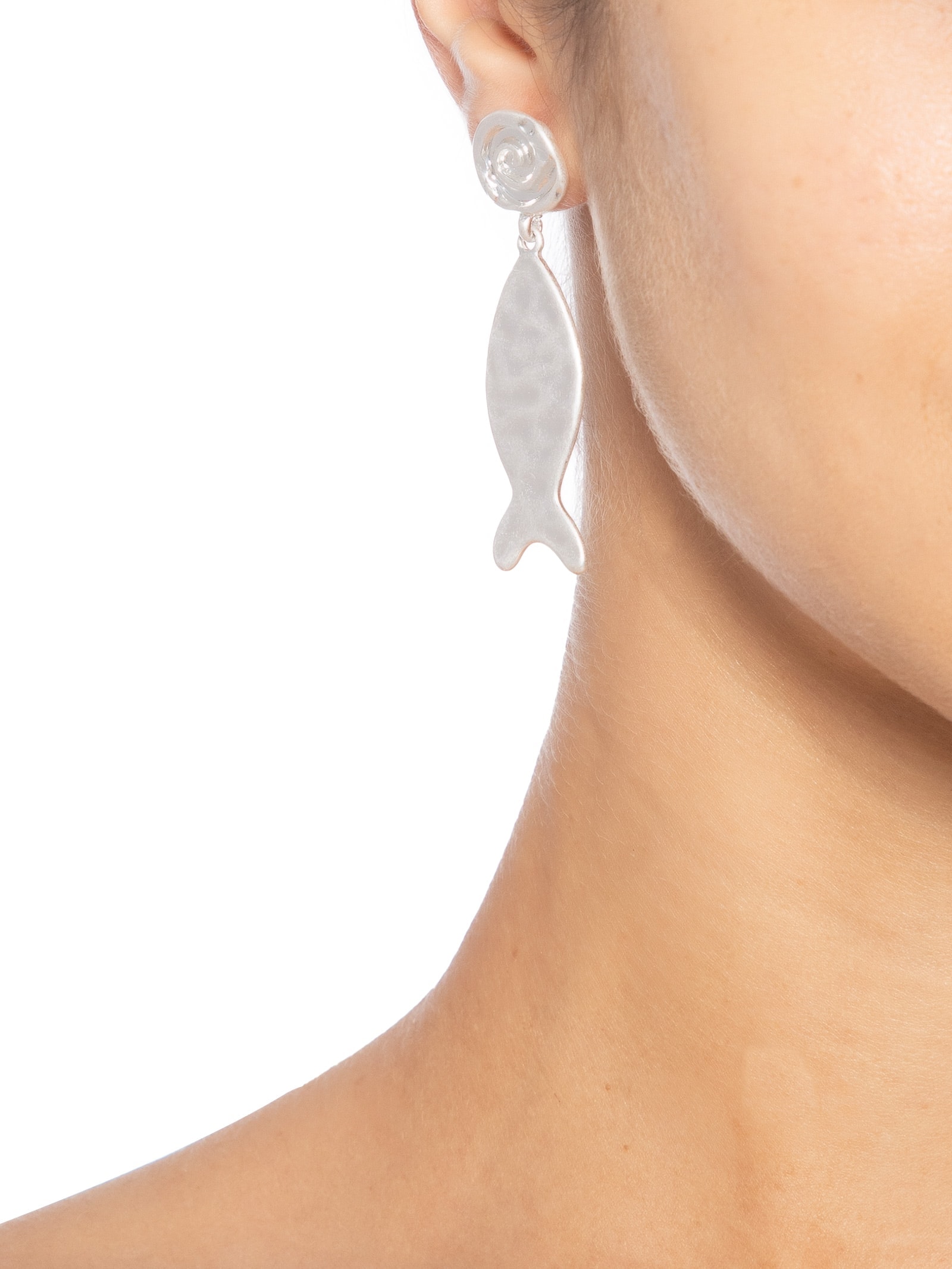 Brinco Feminino Peixe Martelado Prateado Market 33