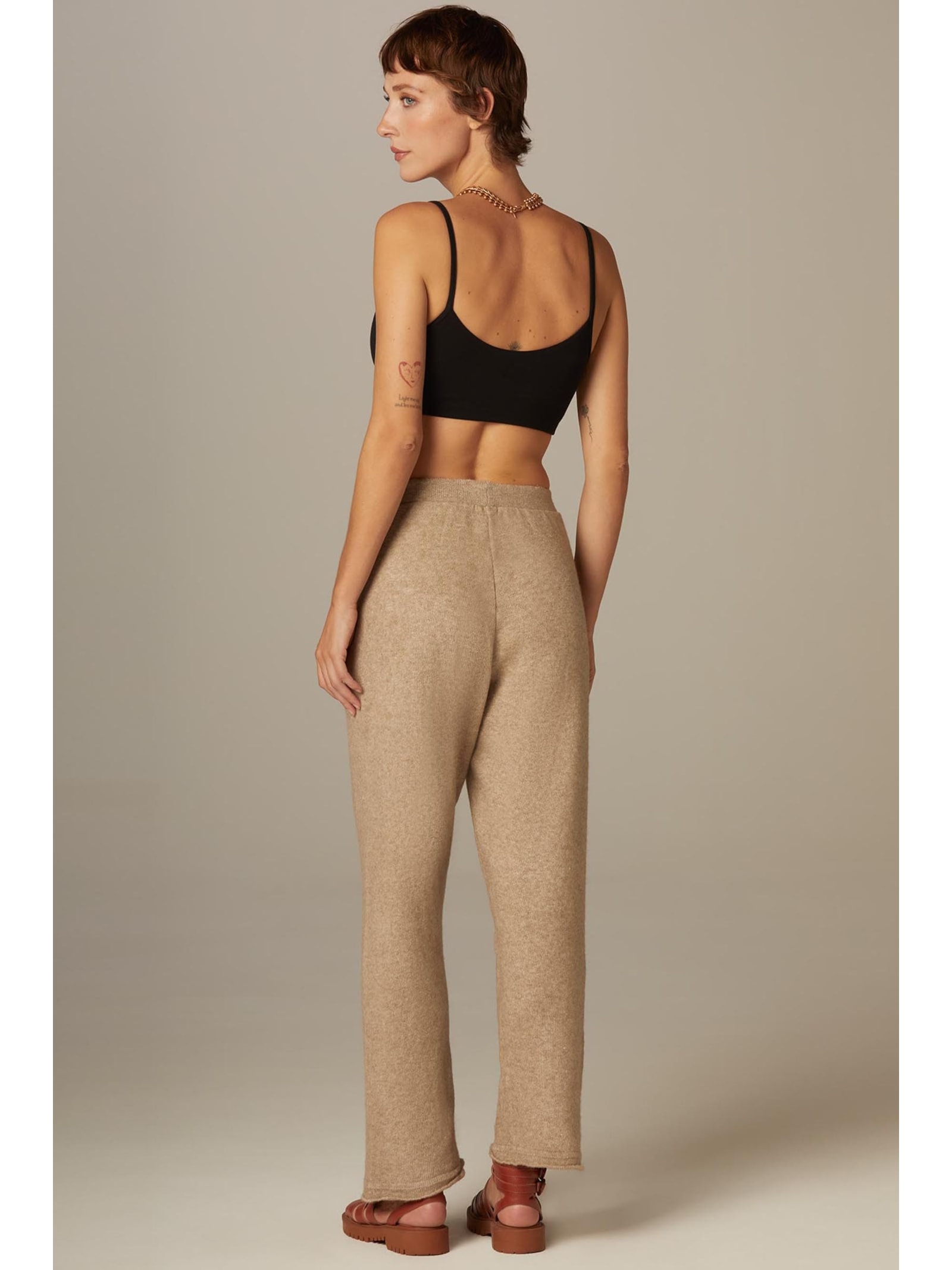 Calça Cenoura Caqui Tricot Raquel Yogini