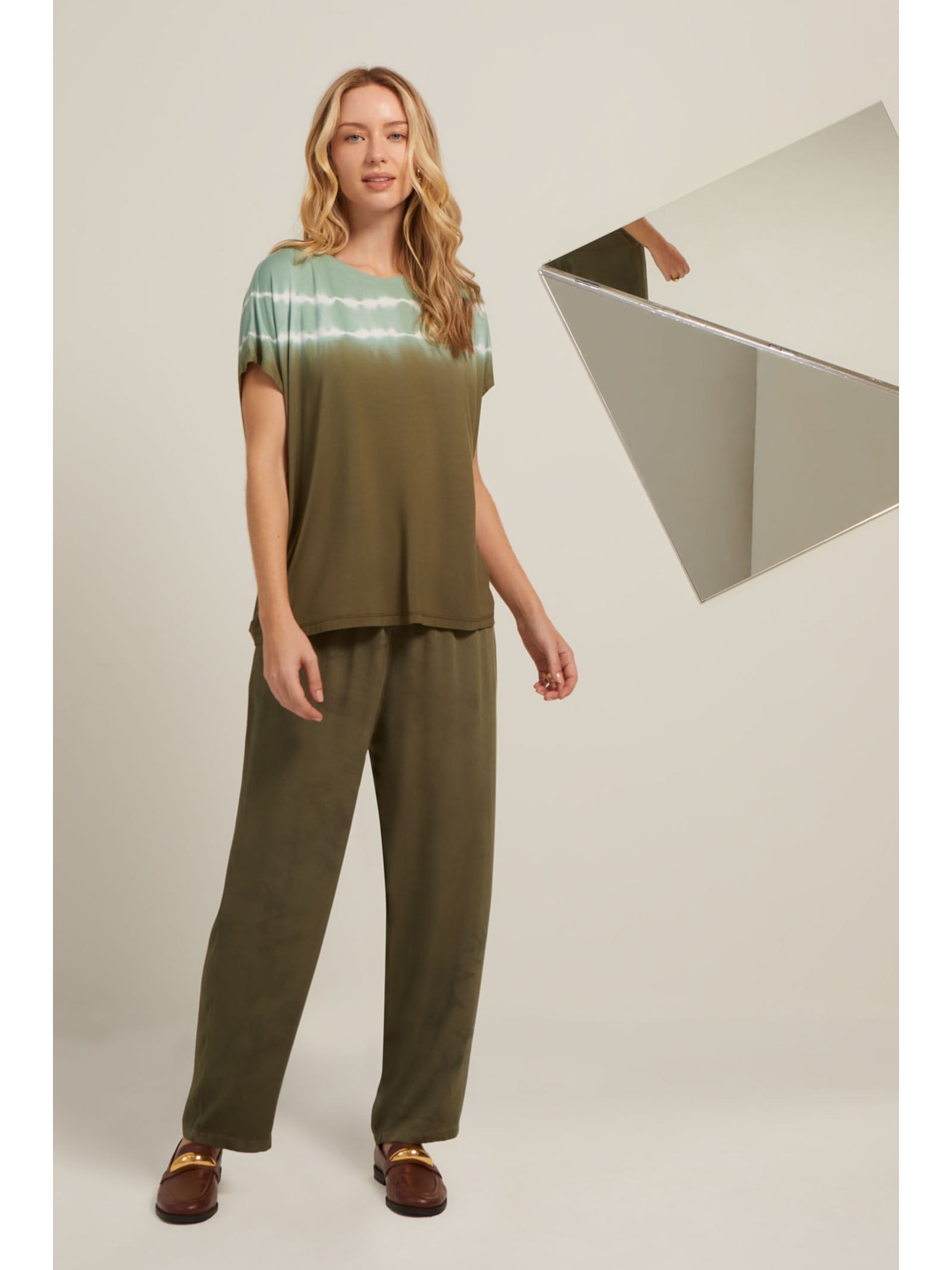 Calça Cenoura Dye Verde Militar Sophie Yogini