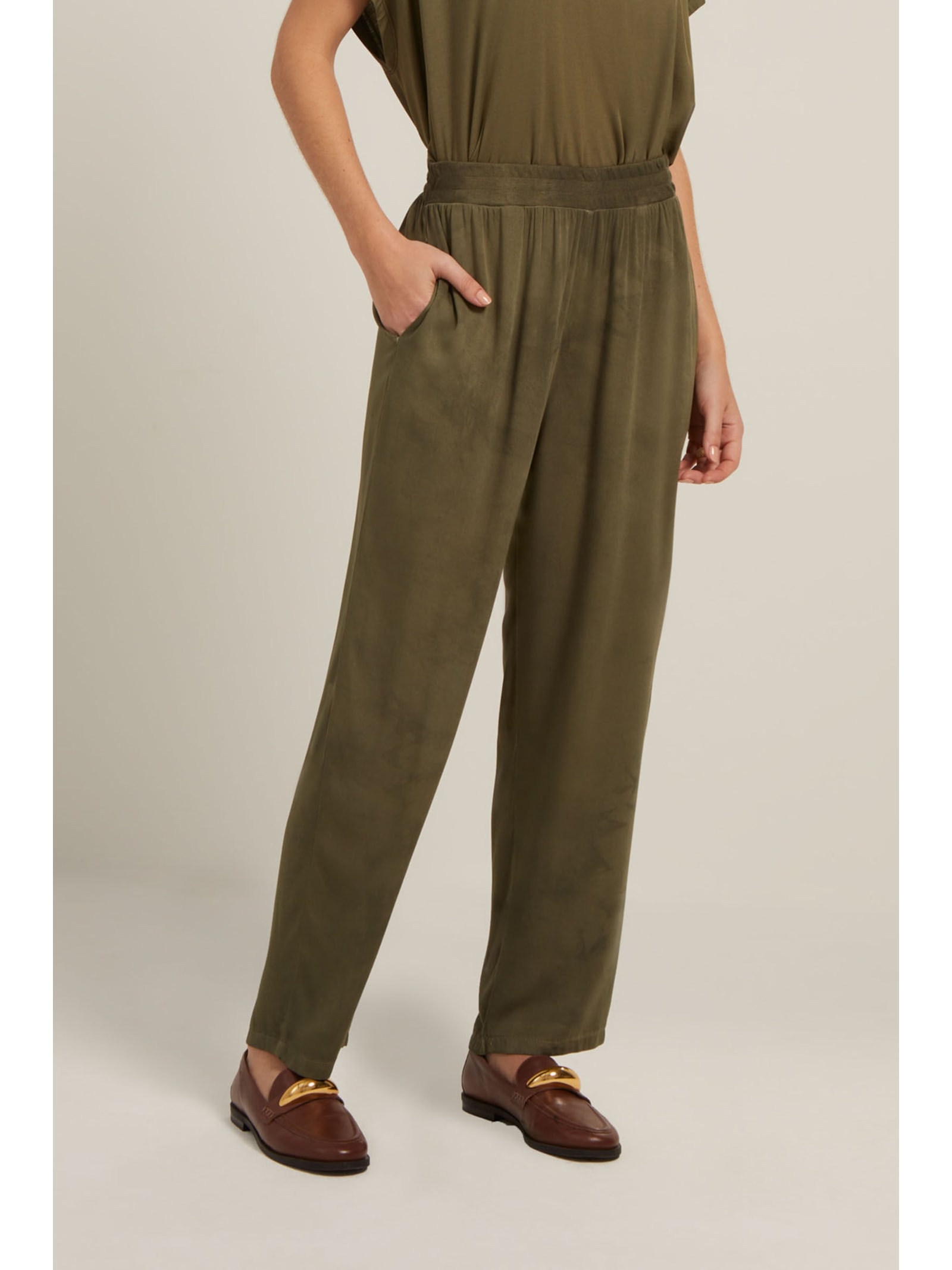 Calça Cenoura Dye Verde Militar Sophie Yogini