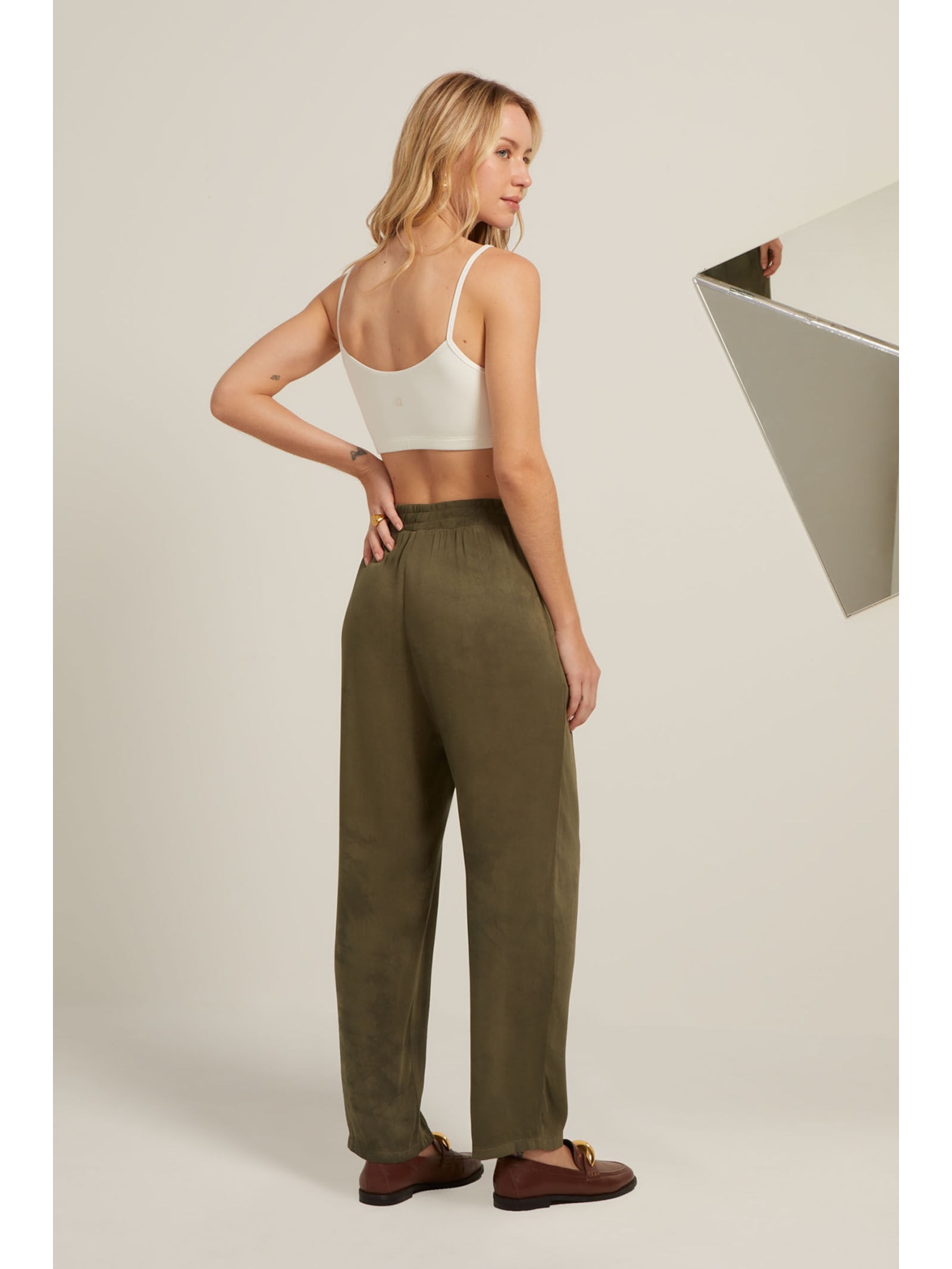 Calça Cenoura Dye Verde Militar Sophie Yogini
