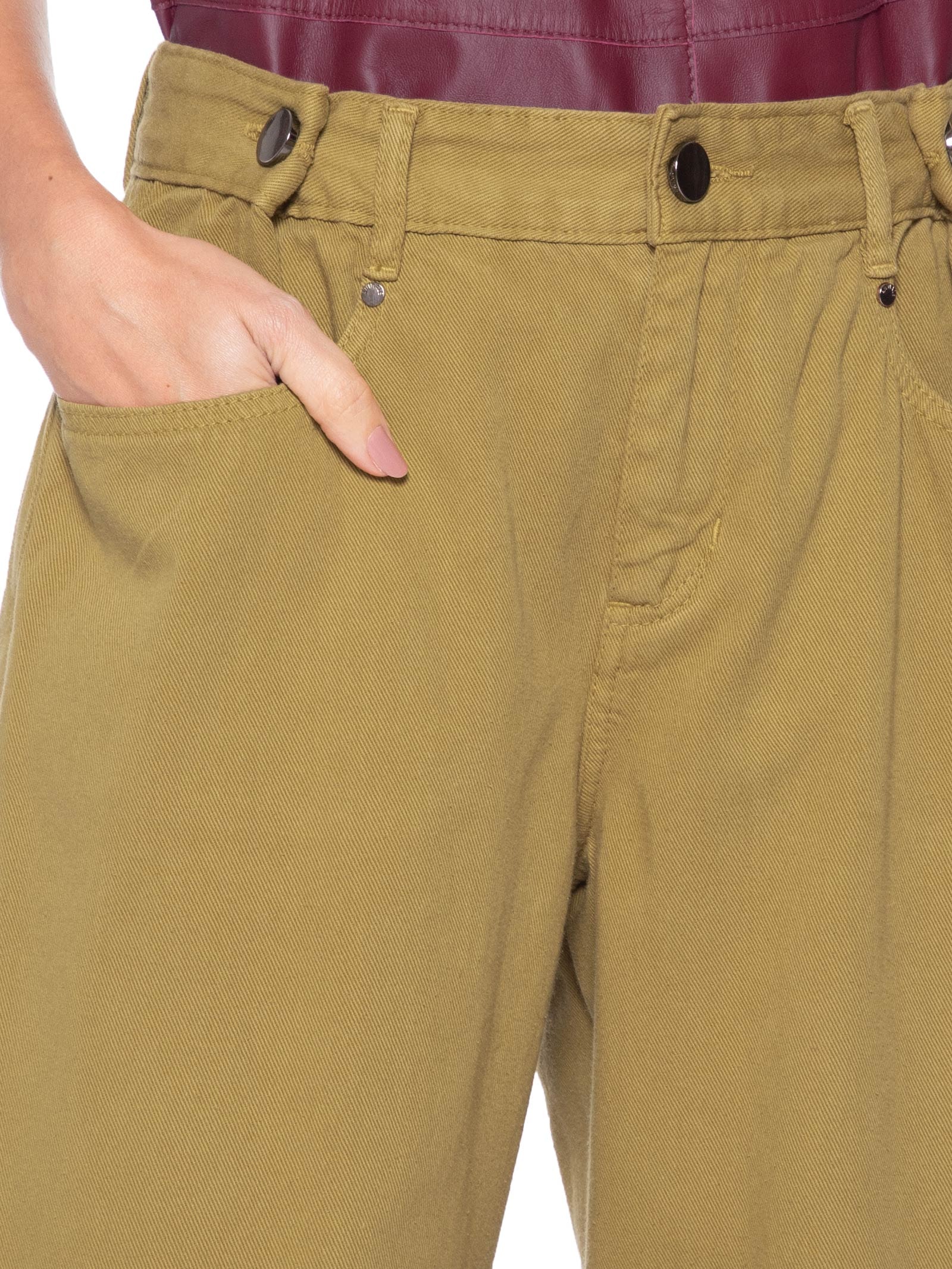 Calça Feminina de Sarja Prega Bolso Sépia Marrom Animale