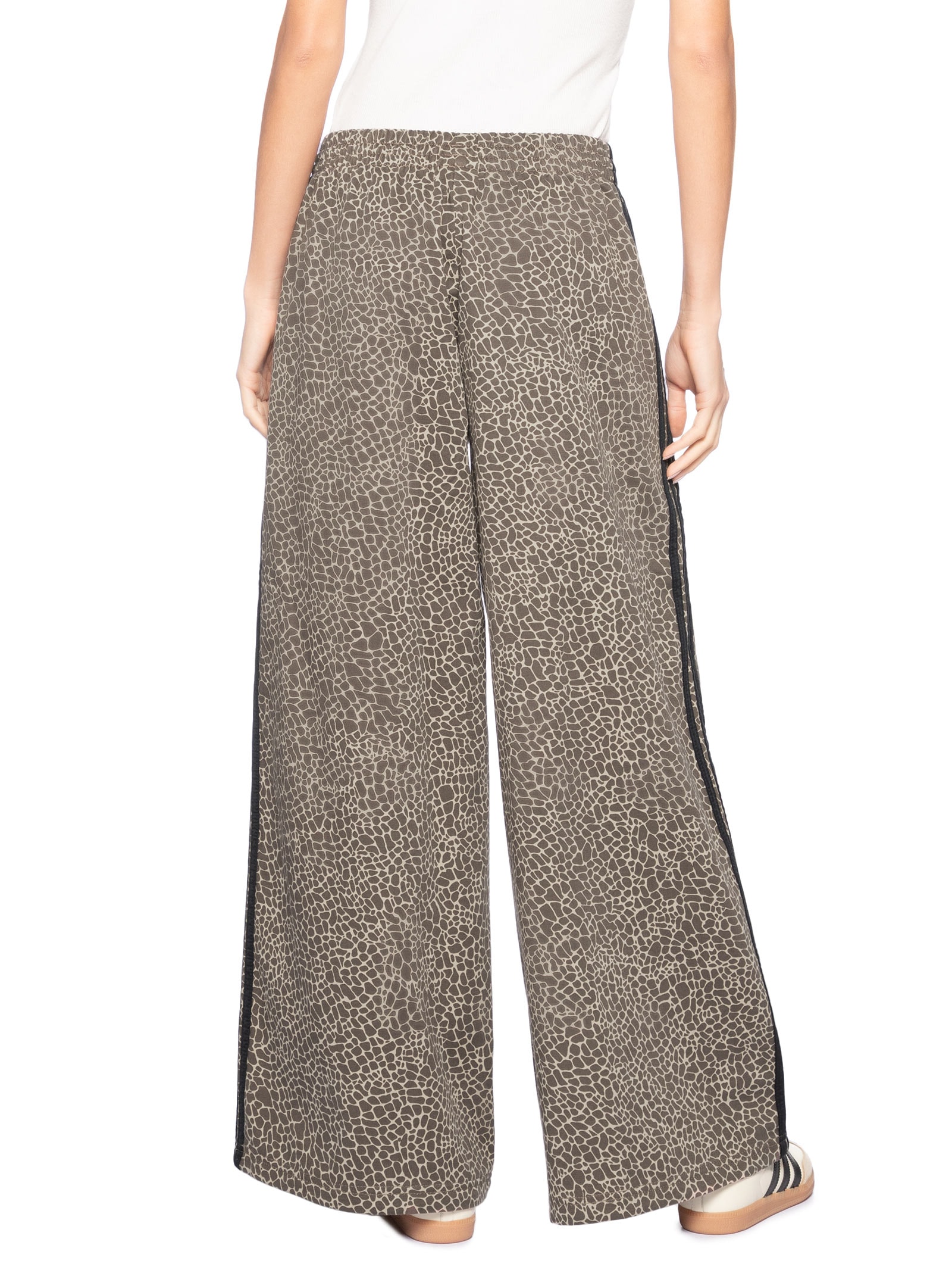 Calça Feminina Firebird Oversized Denim Pt Marrom Adidas Originals