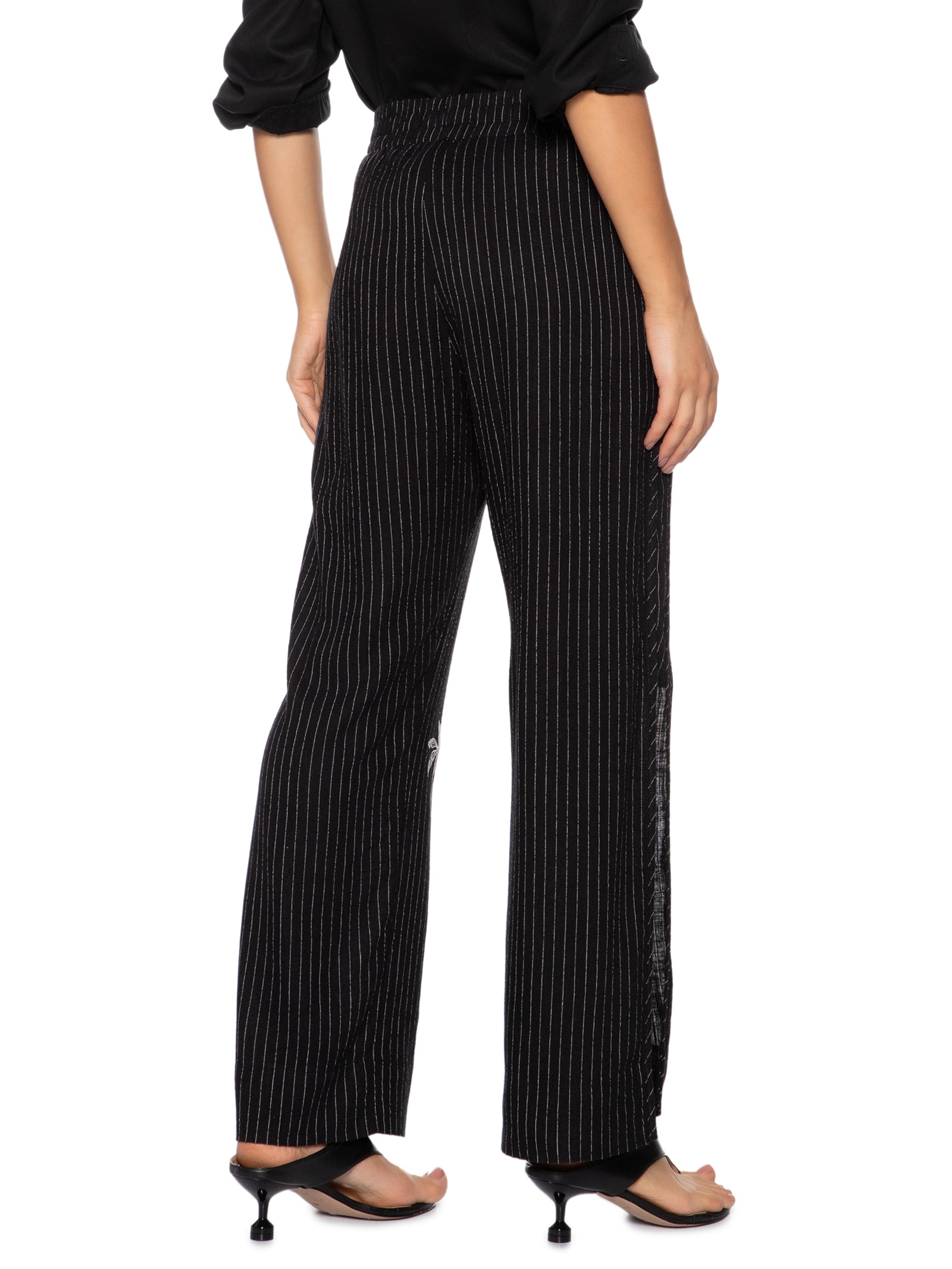 Calça Feminina Linho Listrado Com Bordado Preto Open