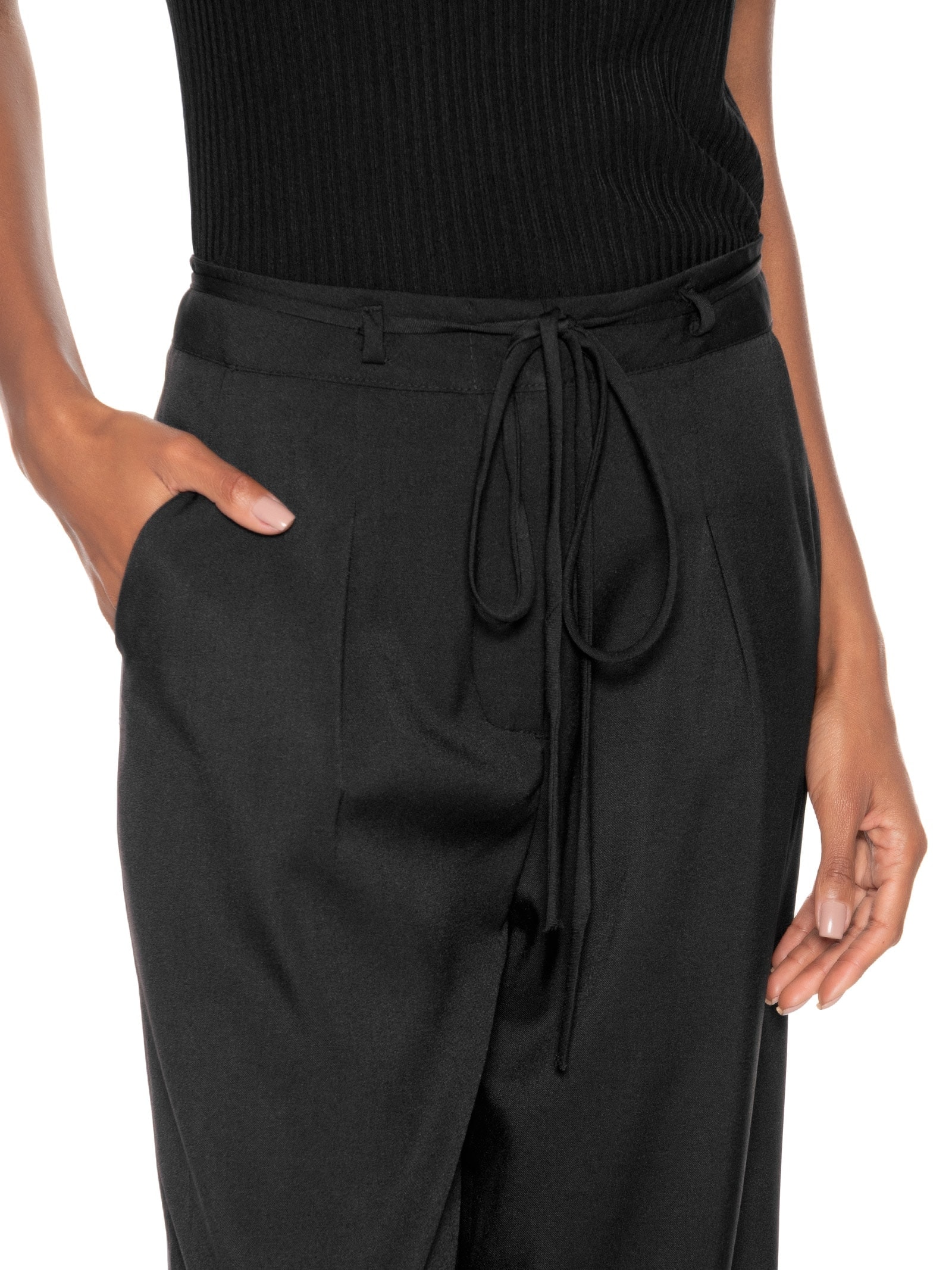 Calça Feminina Reta Com Amarração Preto Basiq