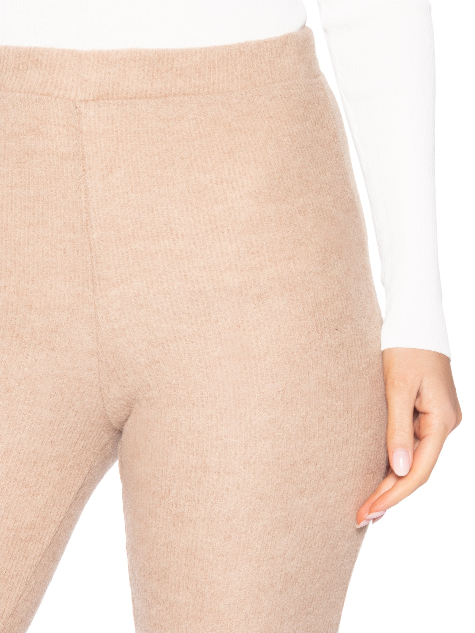 Calça Feminina Reta em Malha Bege Basiq