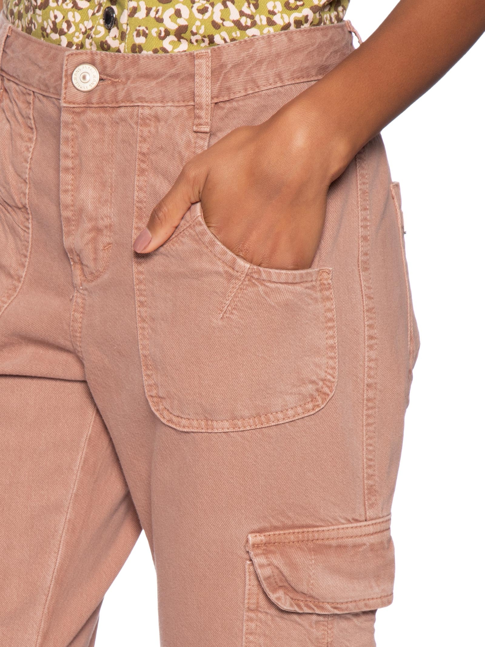 Calça Feminina Sarja Low Rise Cargo Com Pregas Rosa Animale Jeans