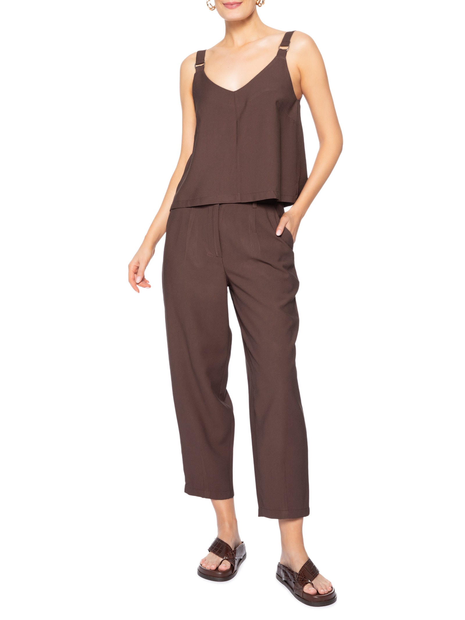 Calça Feminina Slouchy Com Pregas Marrom Basiq