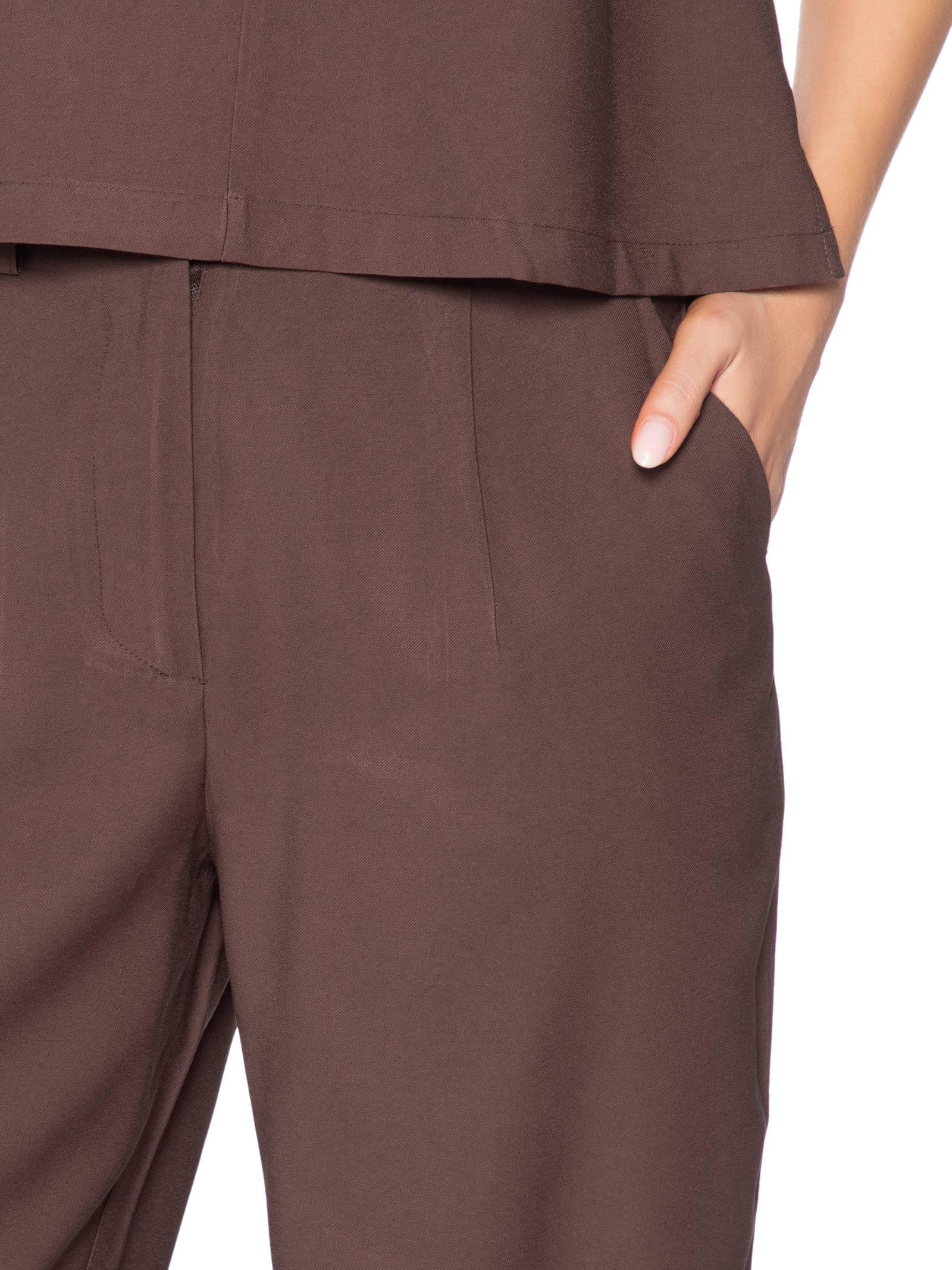 Calça Feminina Slouchy Com Pregas Marrom Basiq