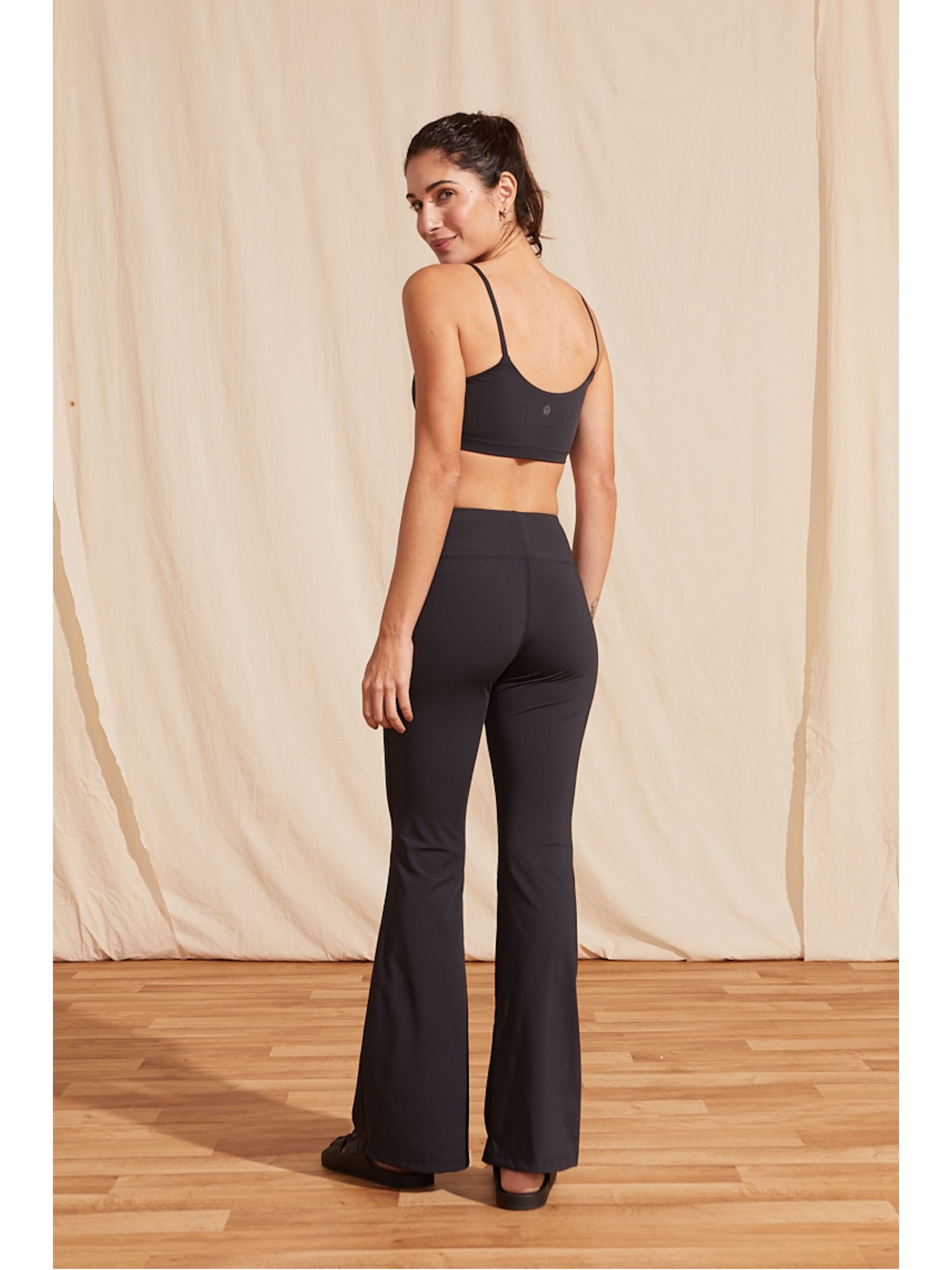 Calça Fitness Reta Preta Soft Skin Lolli Yogini