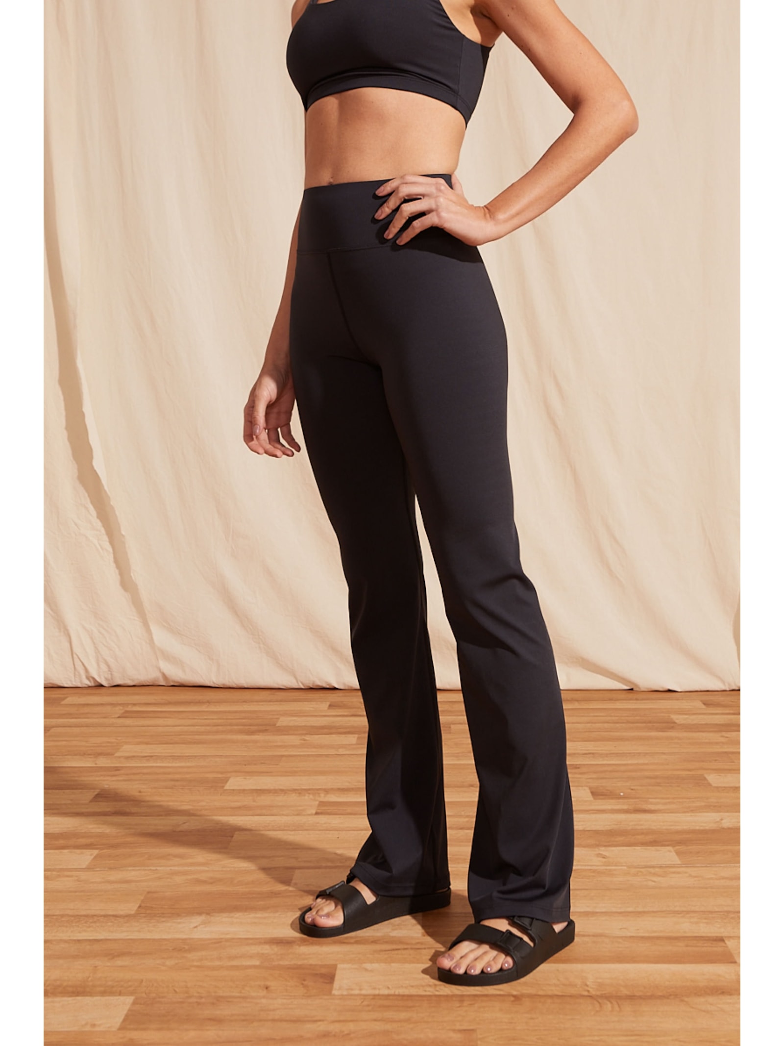 Calça Fitness Reta Preta Soft Skin Lolli Yogini