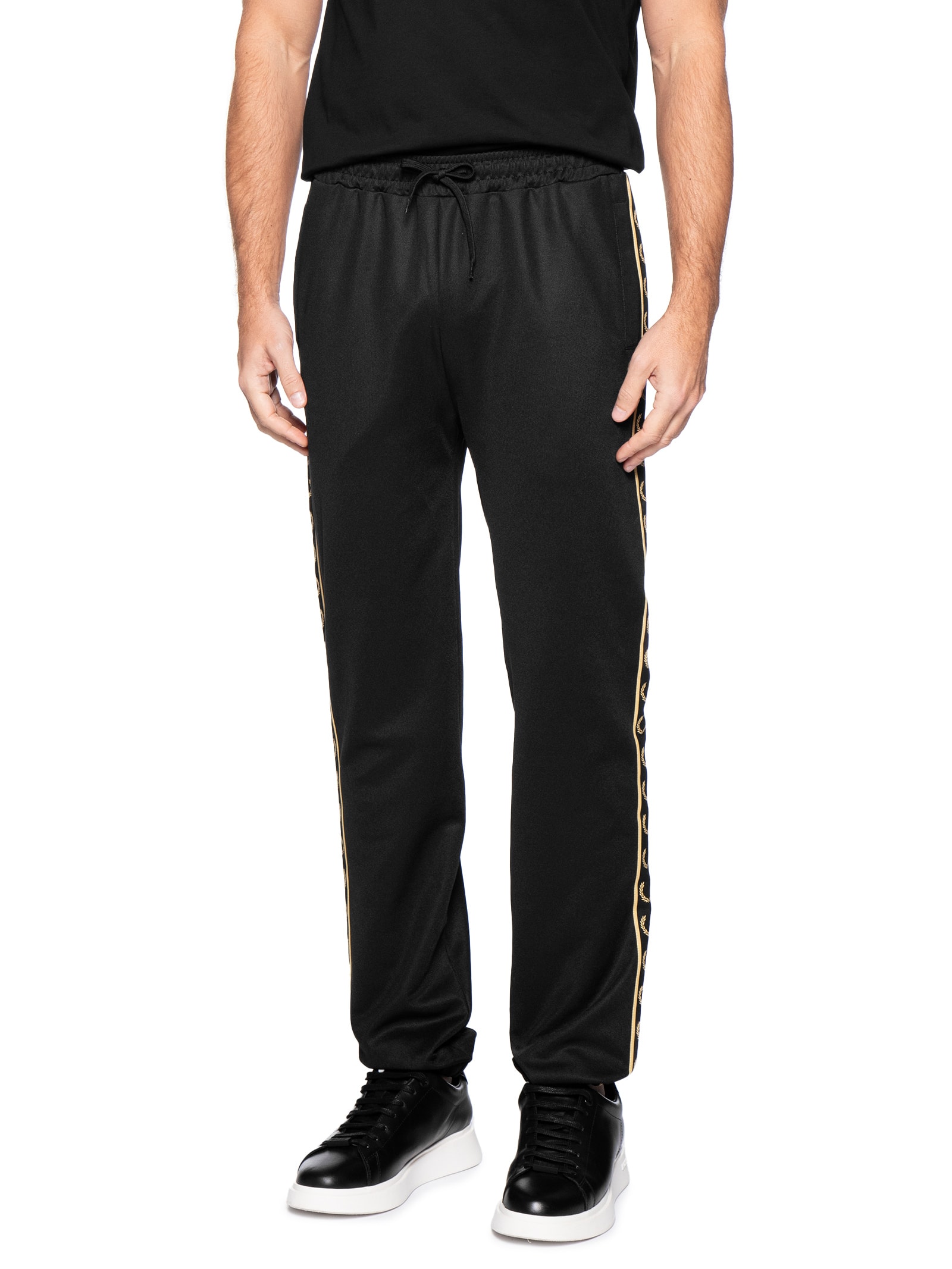 Calça Masculina Esportiva Jogger Detalhe Faixa Contrastante – Preto Fred Perry