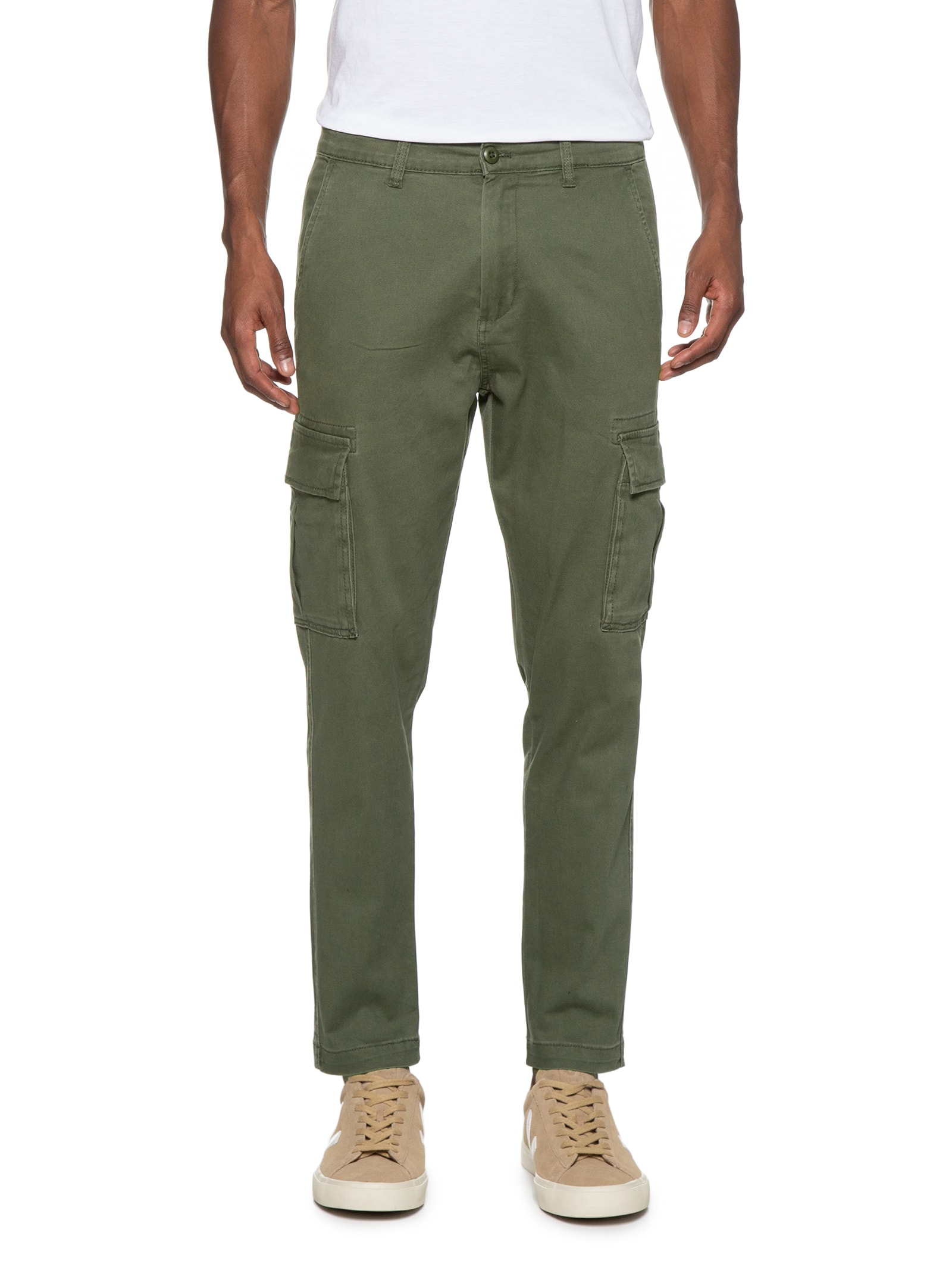 Calça masculina em sarja fashion com bolso cargo